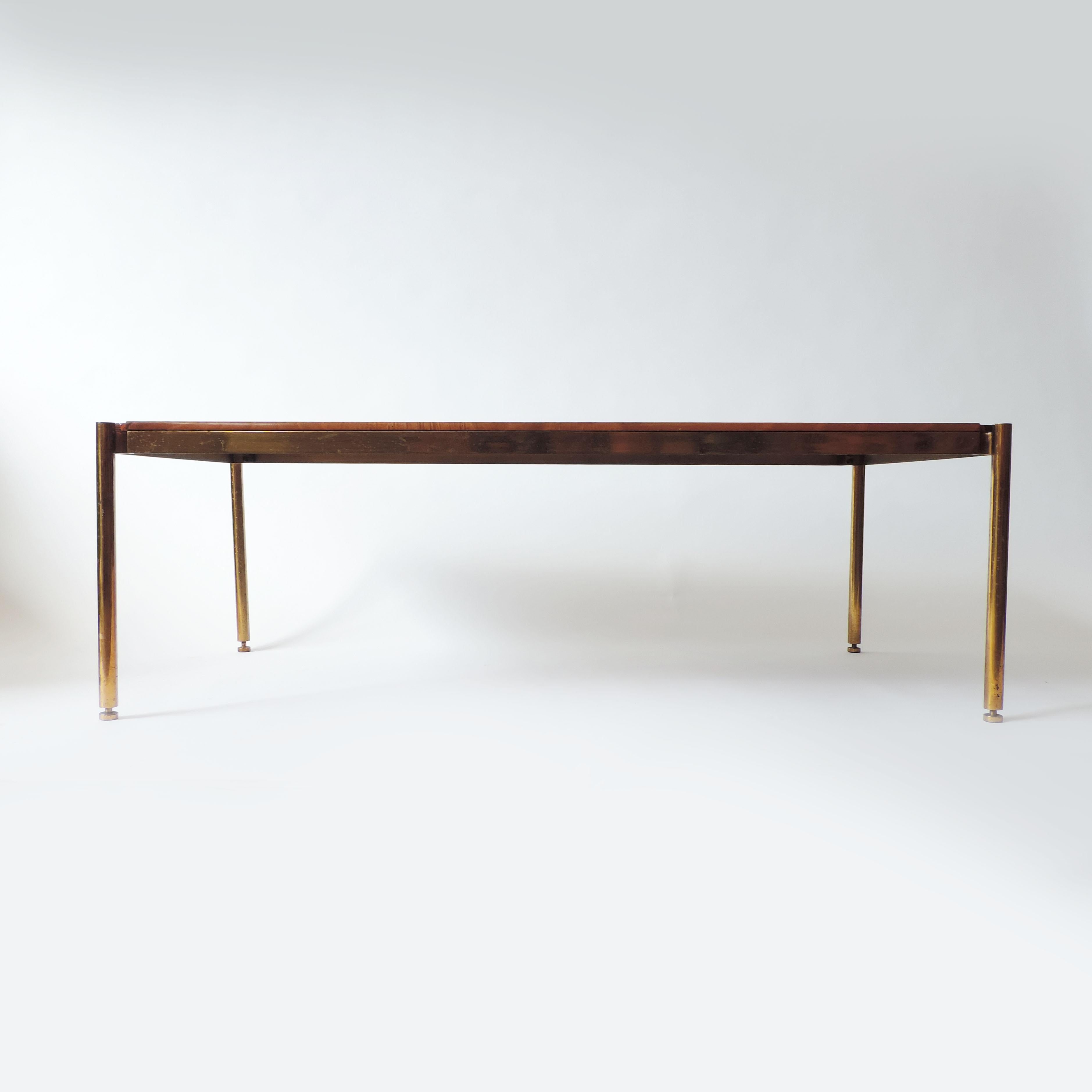 Mid-20th Century Osvaldo Borsani Wooden Stripes Top and Brass Coffee Table for Tecno, Italy 1950s For Sale