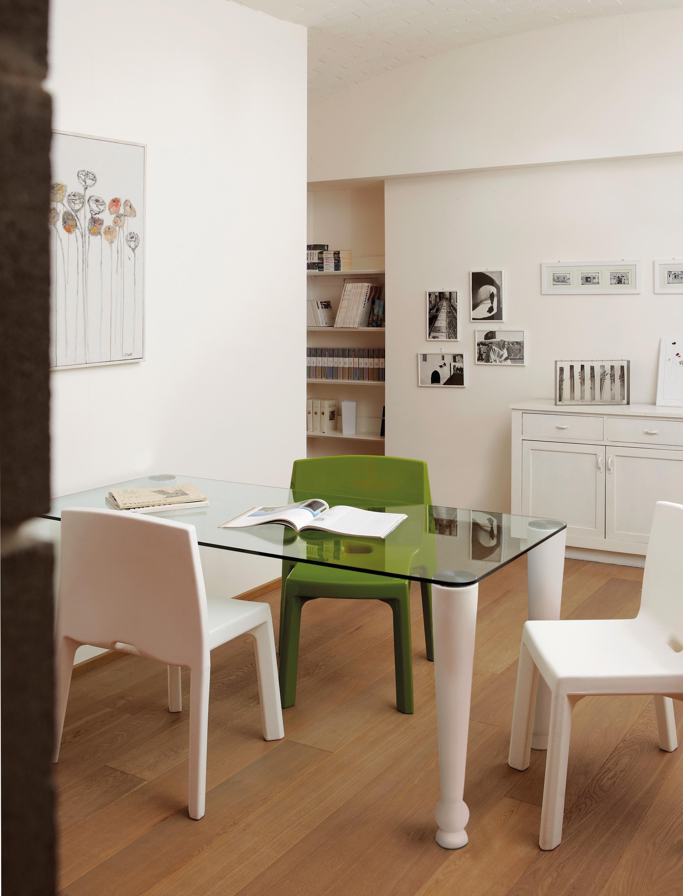 Osvaldo Rechteckiger Tisch in Weiß und Fuchsia von Giò Colonna Romano
Abmessungen: T 80 x B 180 x H 73 cm.
MATERIALEN: Polyethylen und gehärtetes Glas.
Gewicht: 47 kg.

Erhältlich in verschiedenen Farbvarianten. Preise können abweichen. Dieses