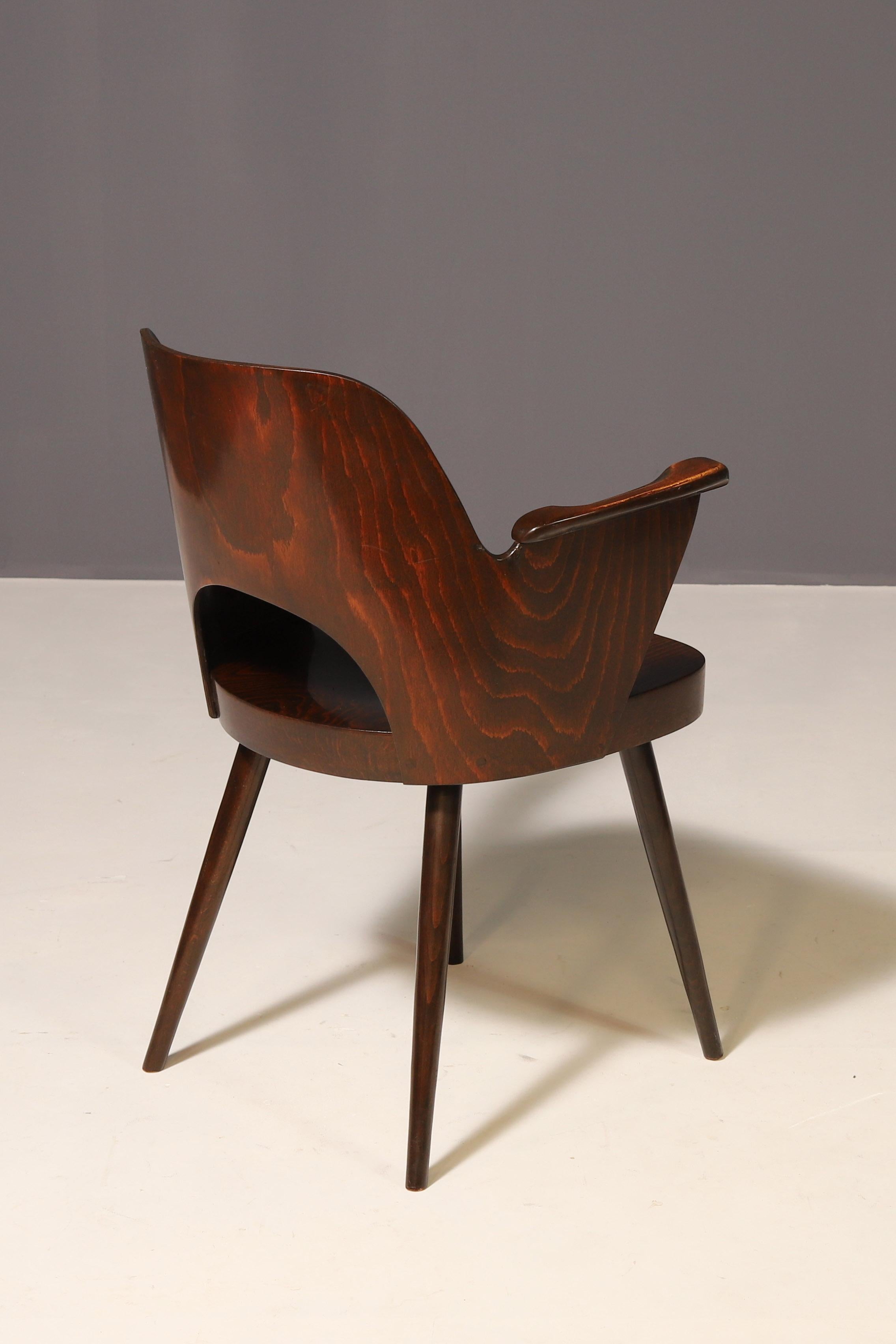Oswald Haerdtl - Silla de diseño de TON, años 60, última pieza disponible Tela en venta
