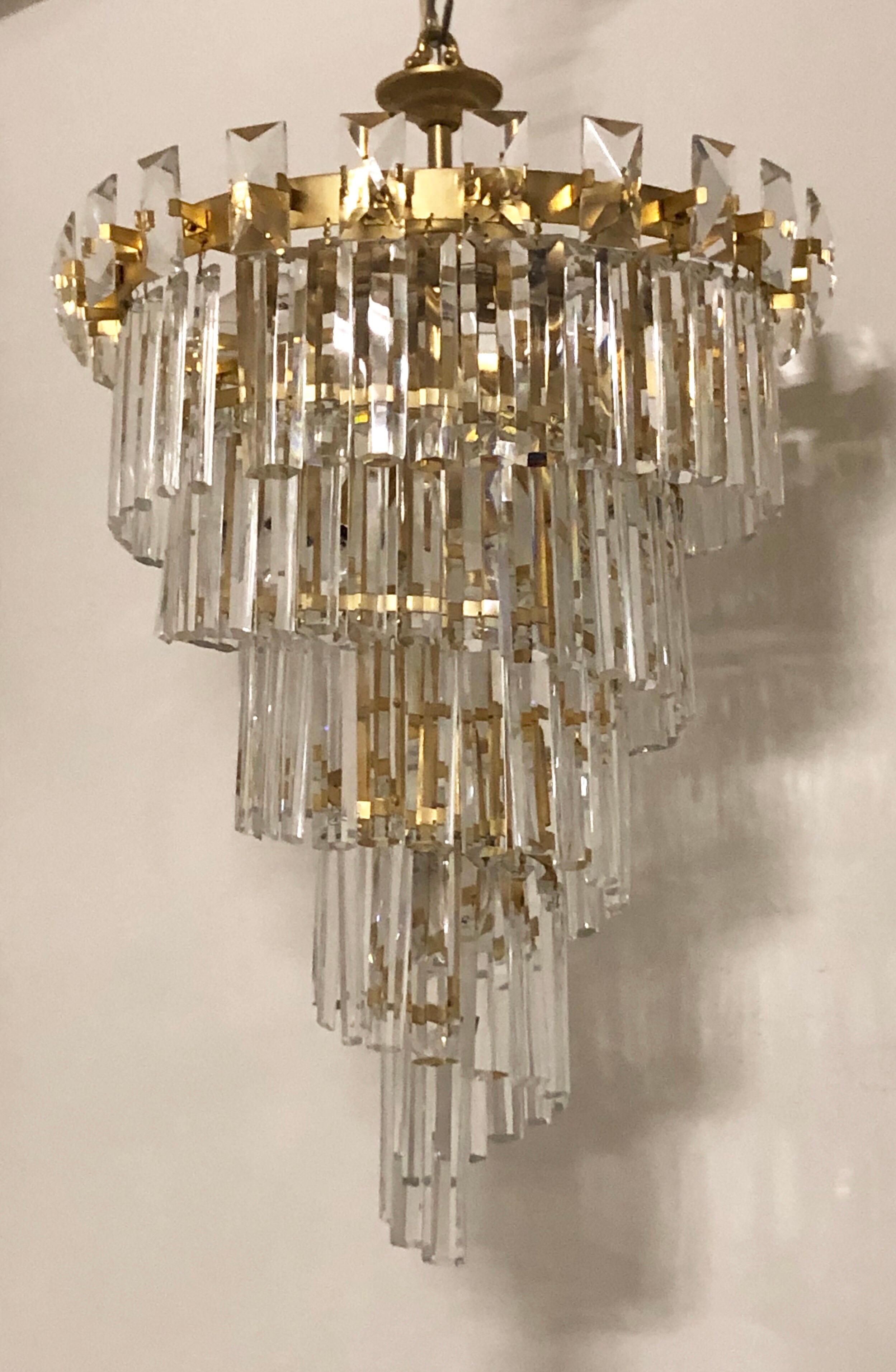 Oswald Haerdtl & Lobmeyr Crystal and Gilt Brass Chandelier, Austria, circa 1950s In Good Condition In Wiesbaden, Hessen