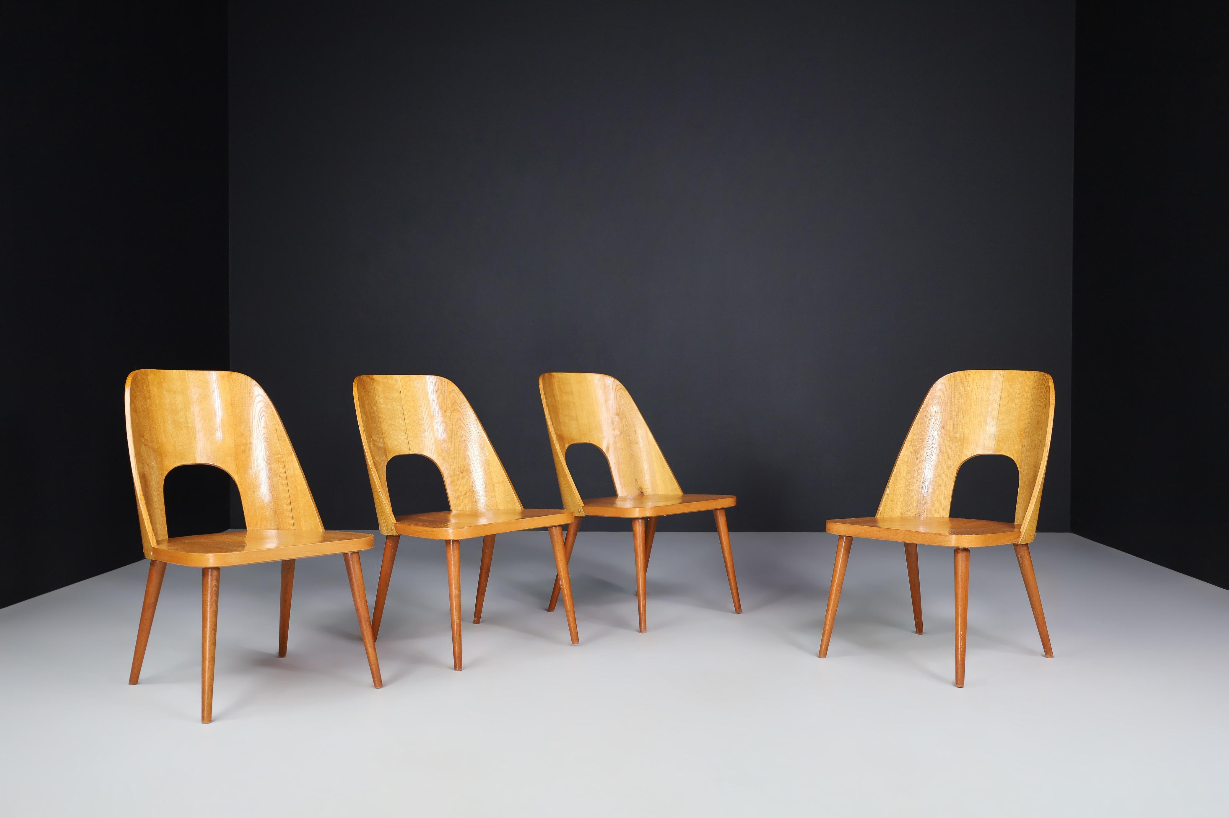 Mid-Century Modern Oswald Haerdtl - Ensemble de quatre chaises à bascule, années 1950 en vente