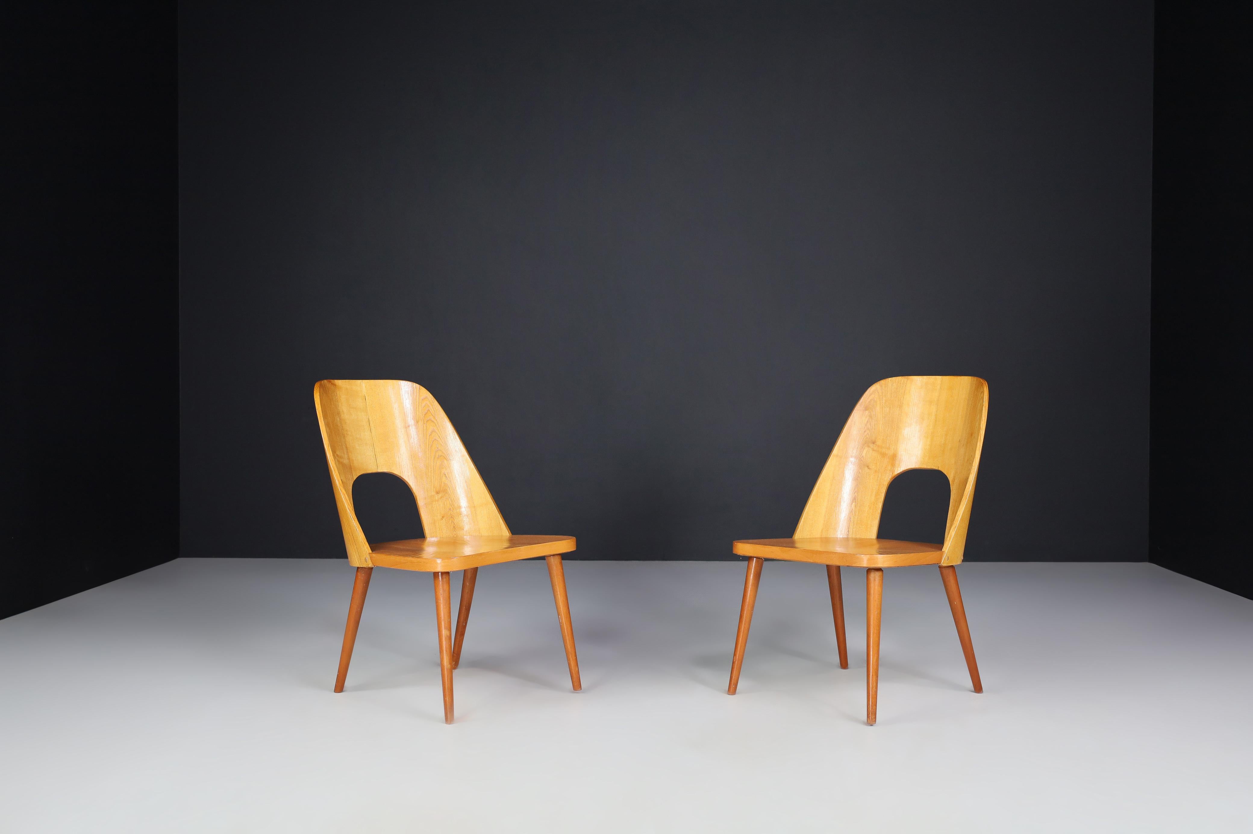 20ième siècle Oswald Haerdtl - Ensemble de quatre chaises à bascule, années 1950 en vente