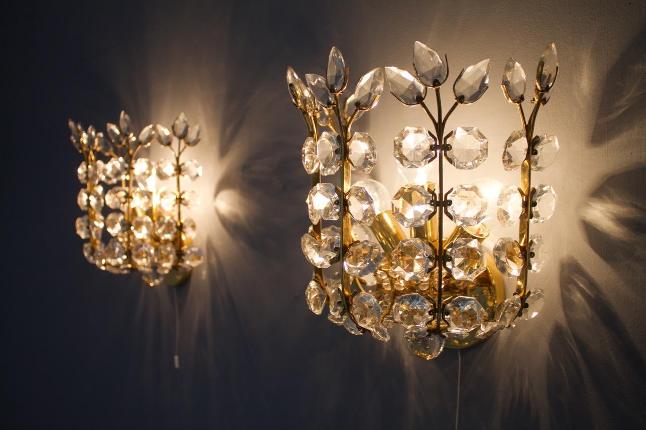 A very rare pair of wall sconces by Oswald Haerdtl for Lobmeyr, Austria, 1955. Made of brass and crystal glass.
Good until very good condition.


Oswald Haerdtl became known as one of the most creative artists of all, as an all-rounder who devoted