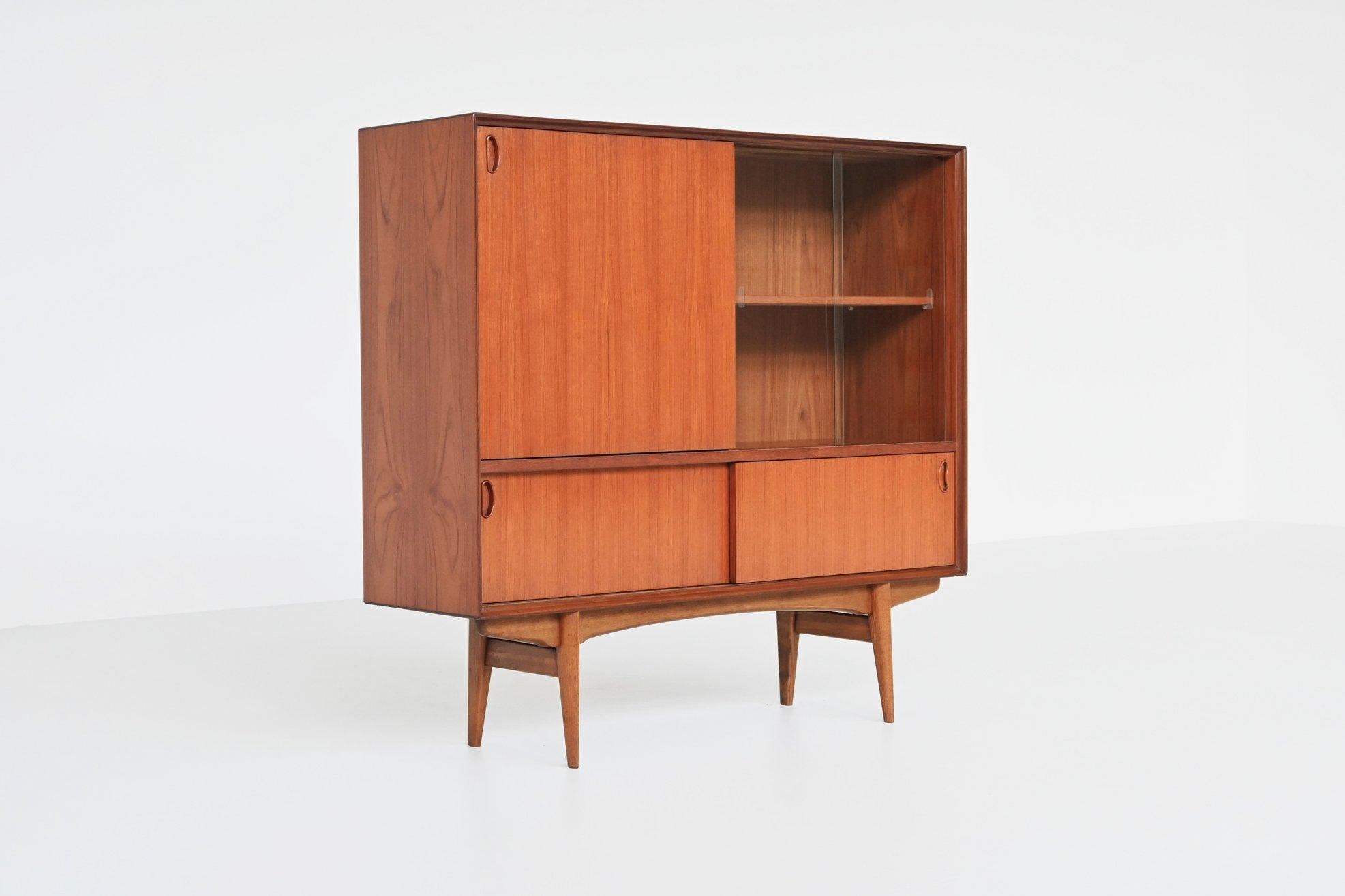 Oswald Vermaercke model Paola bar cabinet in teak V Form Belgium 1959 In Good Condition In Etten-Leur, NL