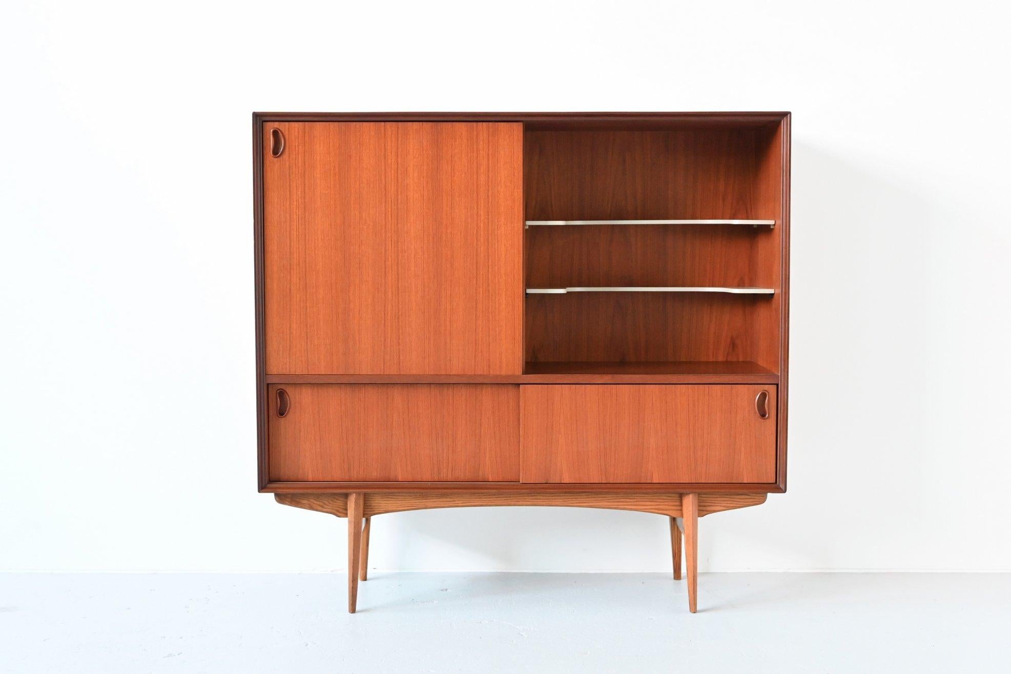 Stunning high quality buffet designed by Oswald Vermaercke and manufactured by V-Form, Belgium, 1959. This amazing cabinet has a very nice teak grain and is in fully original condition. It’s a very nicely crafted piece of Belgium midcentury