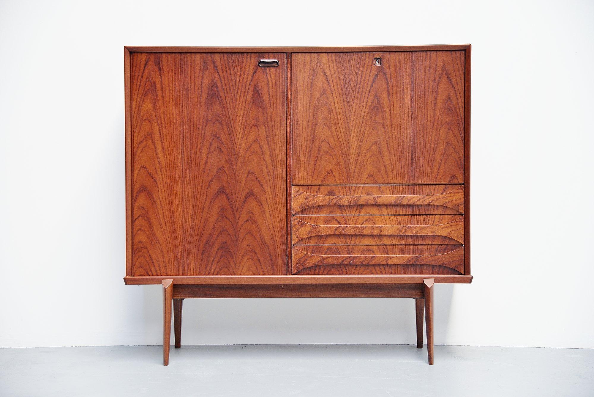 Very nice and quality buffet designed by Oswald Vermaercke for V-Form, Belgium 1959. This amazing buffet has a very nice and warm rosewood color and is fully refinished into perfect condition. The designs by Oswald Vermaercke are visibly inspired by