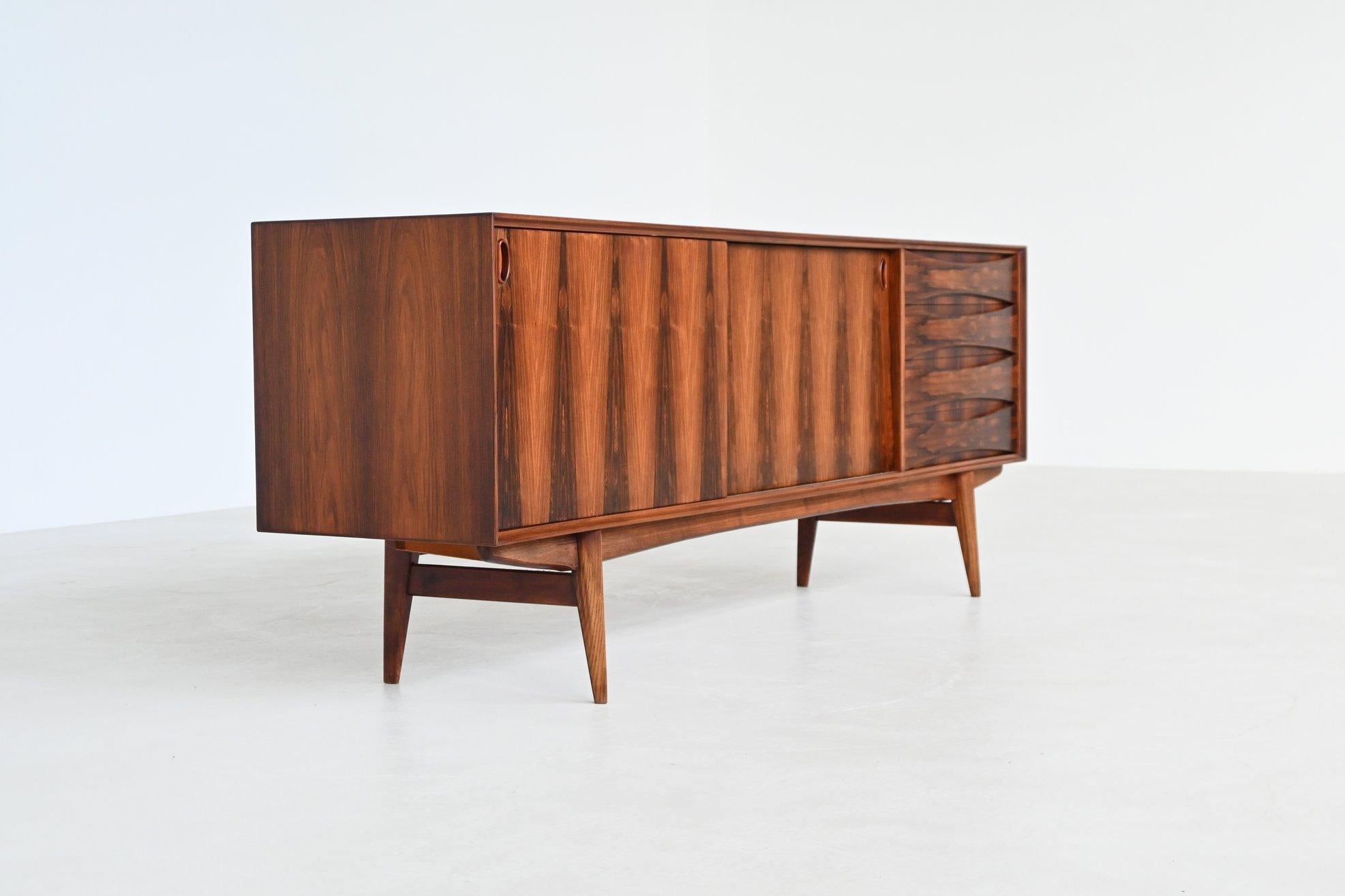 Oswald Vermaercke 'Paola' sideboard rosewood V Form Belgium 1960 For Sale 11