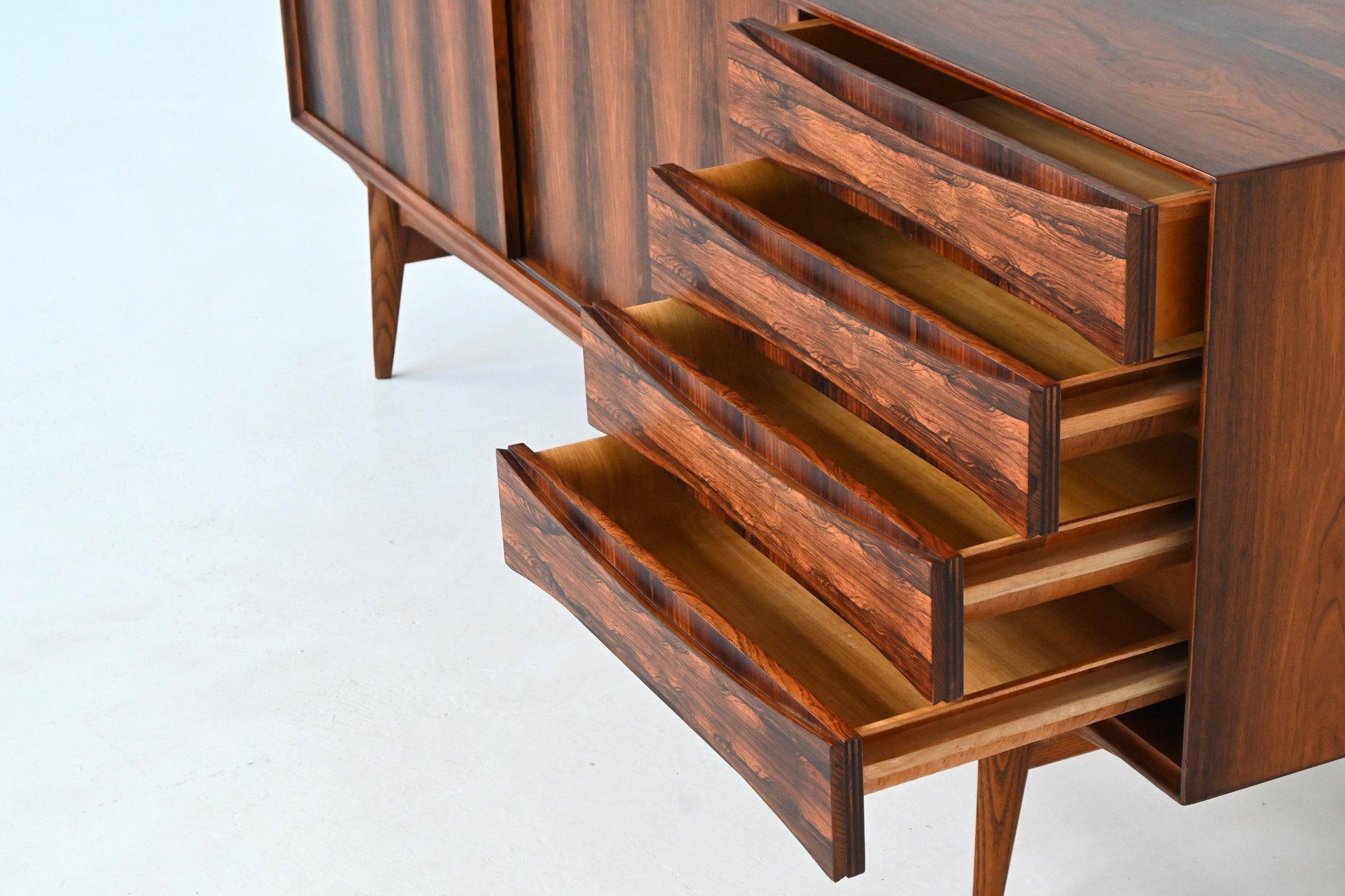 Oswald Vermaercke 'Paola' sideboard rosewood V Form Belgium 1960 In Good Condition For Sale In Etten-Leur, NL