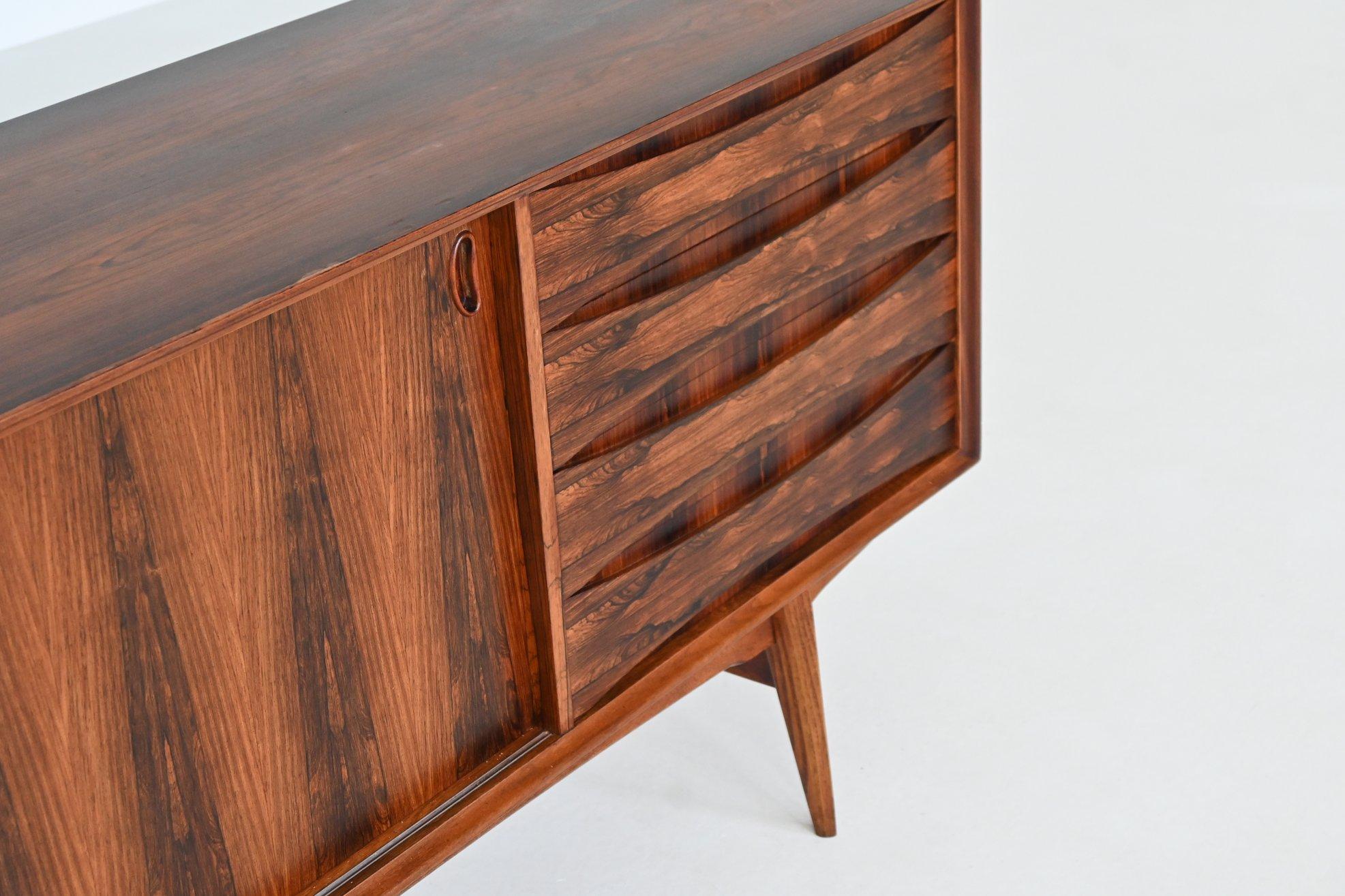 Oswald Vermaercke 'Paola' sideboard rosewood V Form Belgium 1960 For Sale 1