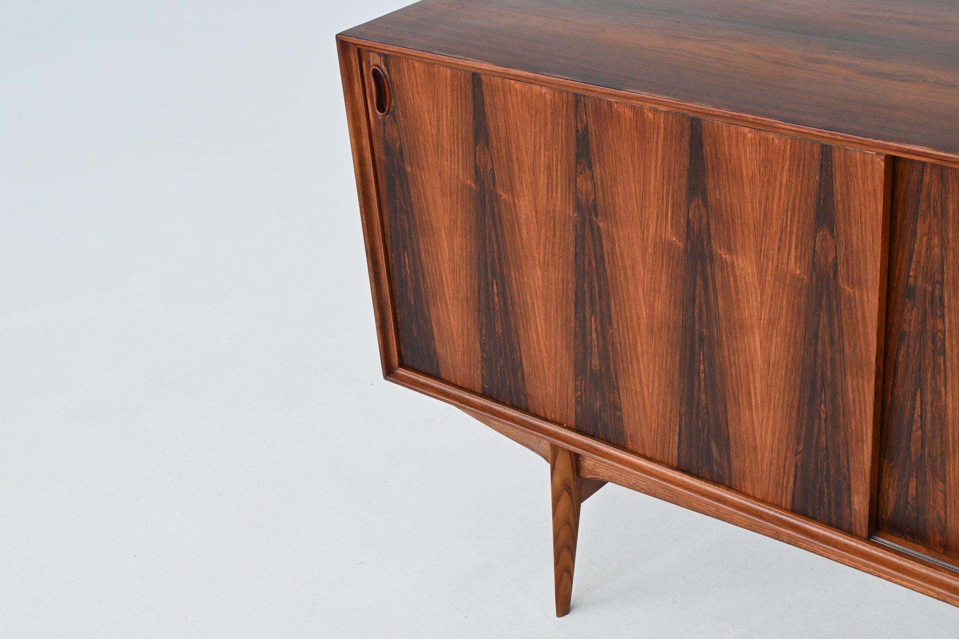 Oswald Vermaercke 'Paola' sideboard rosewood V Form Belgium 1960 For Sale 2