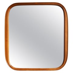 Miroir Oswaldo Borsani, cadre presque carré, sculpté en poirier. Italien des années 1940.