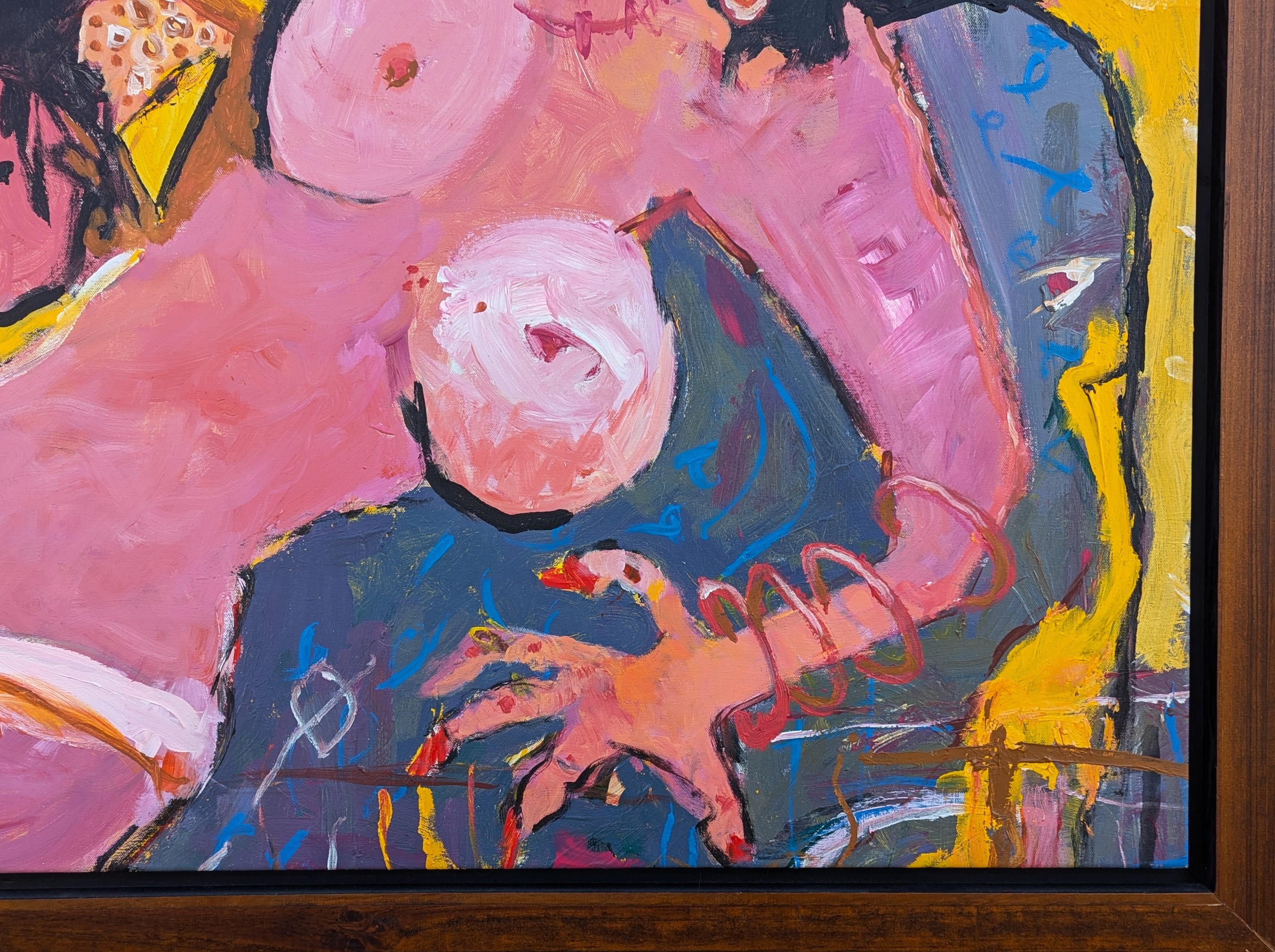 Pintura contemporánea de figura expresionista abstracta rosa y amarilla del artista venezolano Oswaldo Subero. La obra presenta un grupo de tres figuras femeninas parcialmente desnudas que descansan en un interior abstracto. Firmado en el margen