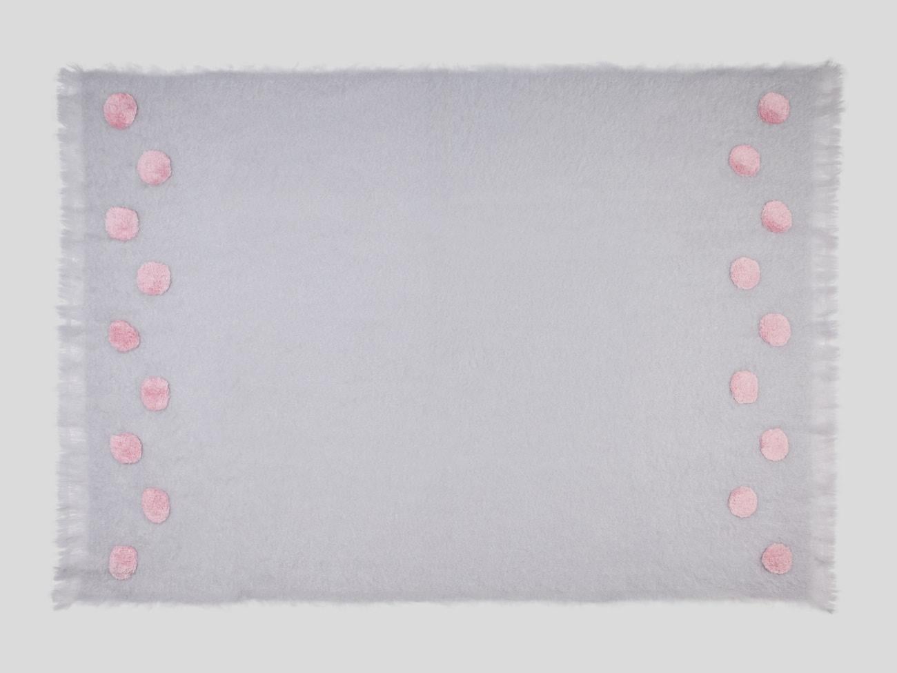 Otago Hand Embroidered Pearl Grey Throw Blanket In New Condition For Sale In Middelburg, NL