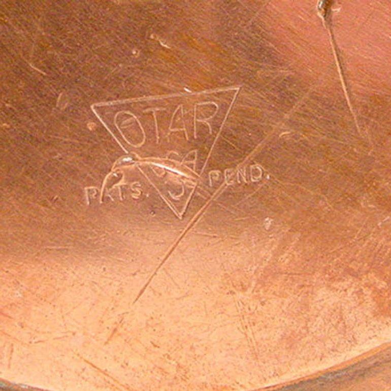 Boîte en laiton et cuivre empilés Otar Bon état - En vente à Van Nuys, CA