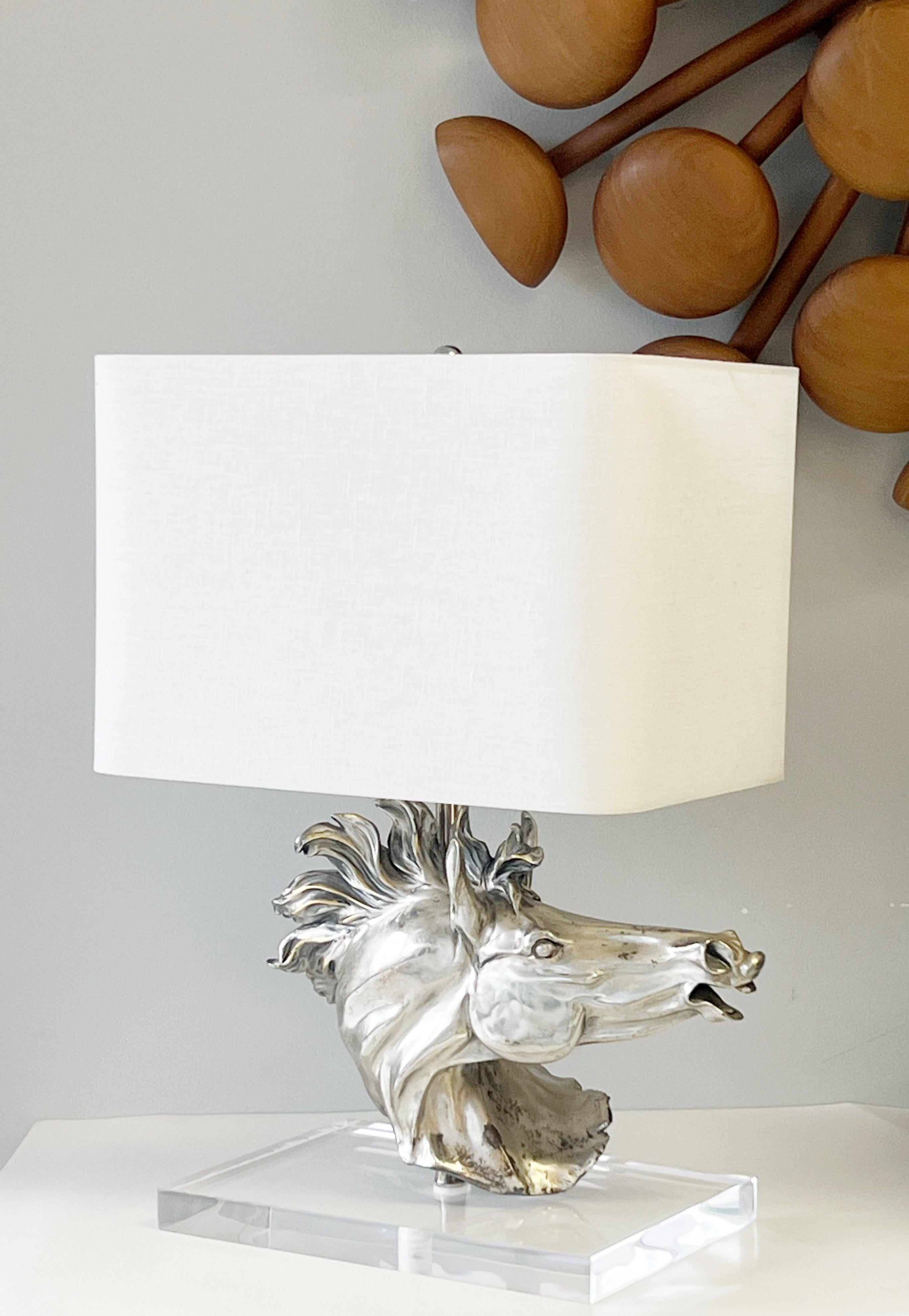 Fine XX secolo Lampada da tavolo a cavallo grande in argento di Otavianni in vendita