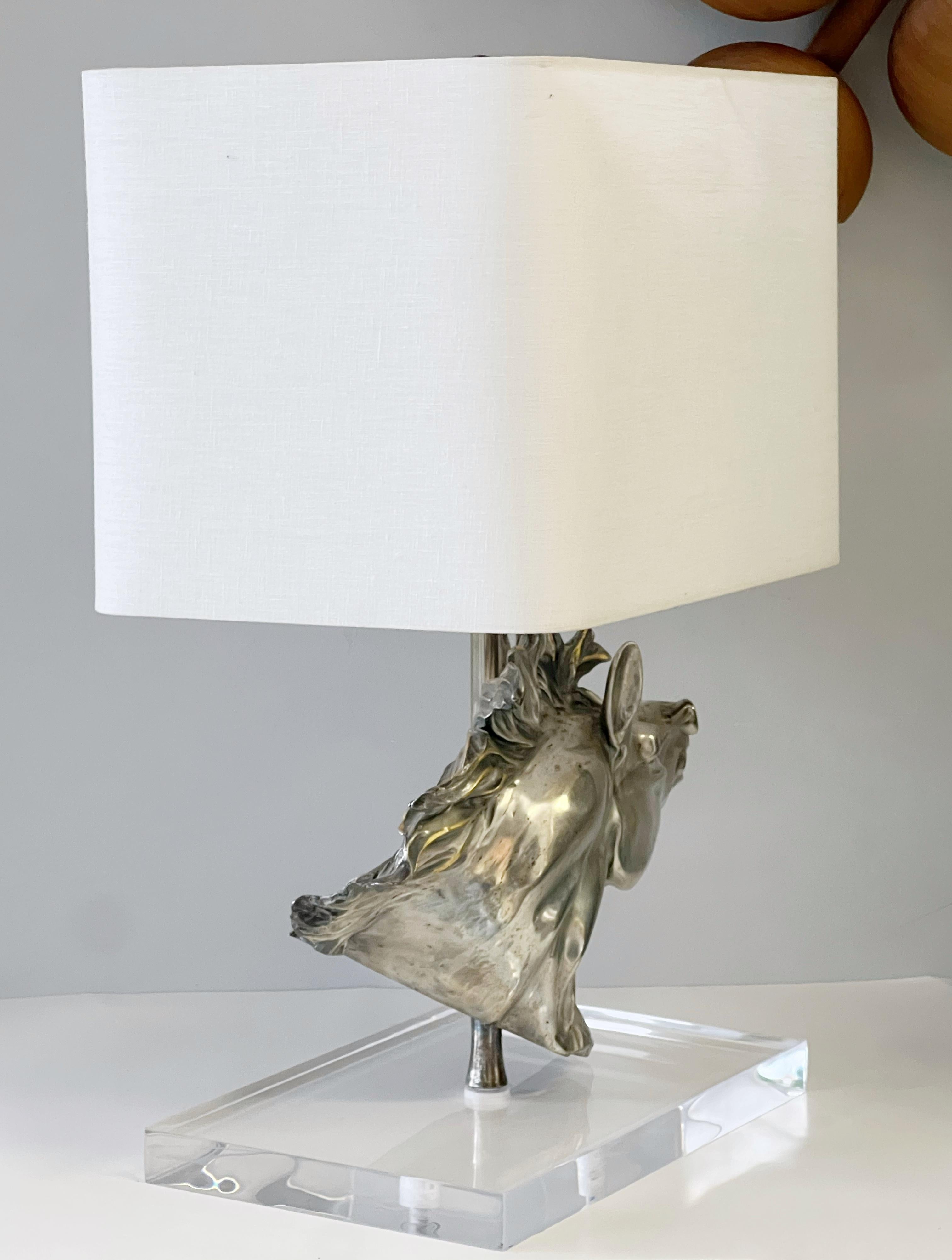 Argento Lampada da tavolo a cavallo grande in argento di Otavianni in vendita