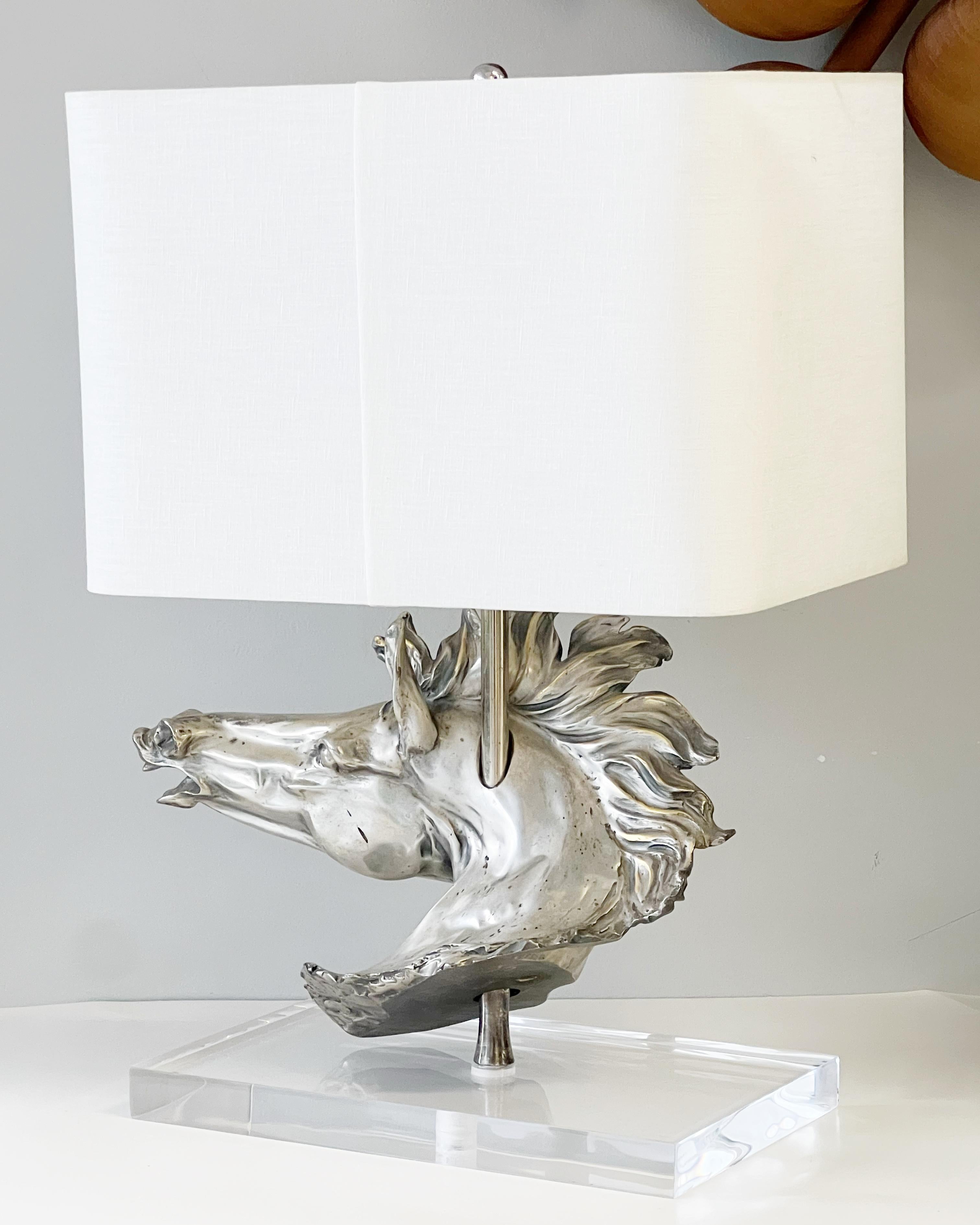 Lampada da tavolo a cavallo grande in argento di Otavianni in vendita 1