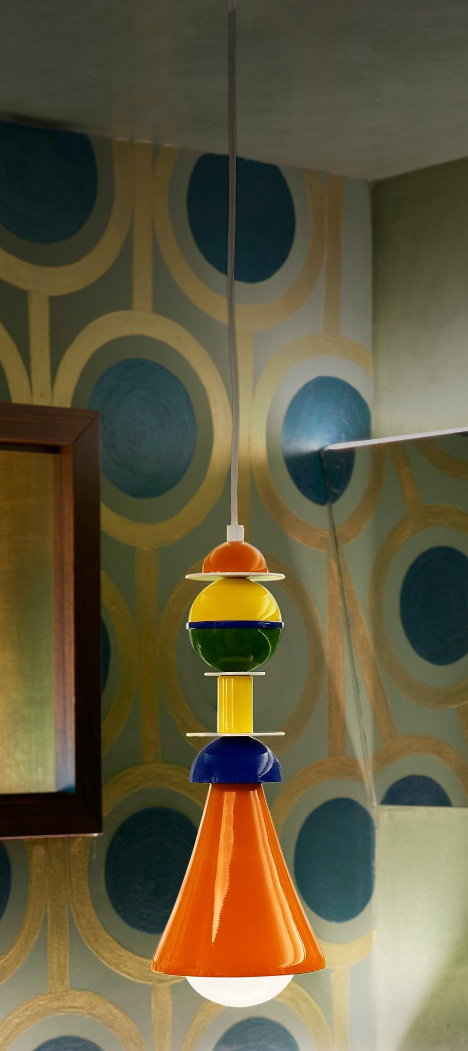 Lampada a sospensione Otello di Giò Colonna Romano
Dimensioni: Ø 13 x H. 32 cm.
Materiali: Metallo.

Questo prodotto è adatto all'uso interno ed esterno. Disponibile in due diverse dimensioni. Tutte le nostre lampade possono essere cablate a seconda