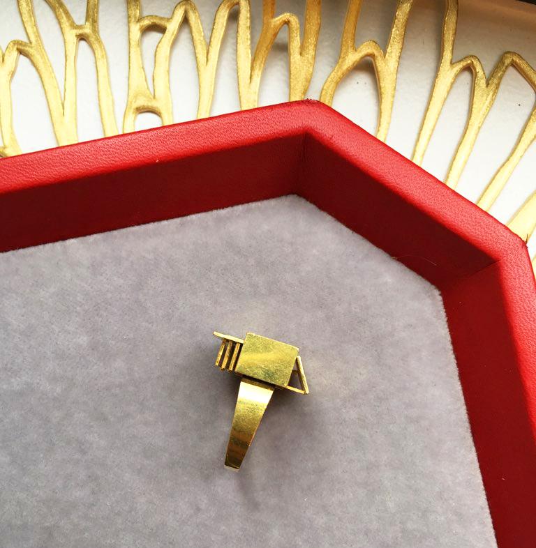 Modernistischer Ring aus Lapislazuli und Gold von Othmar Zschaler (Carréeschliff) im Angebot