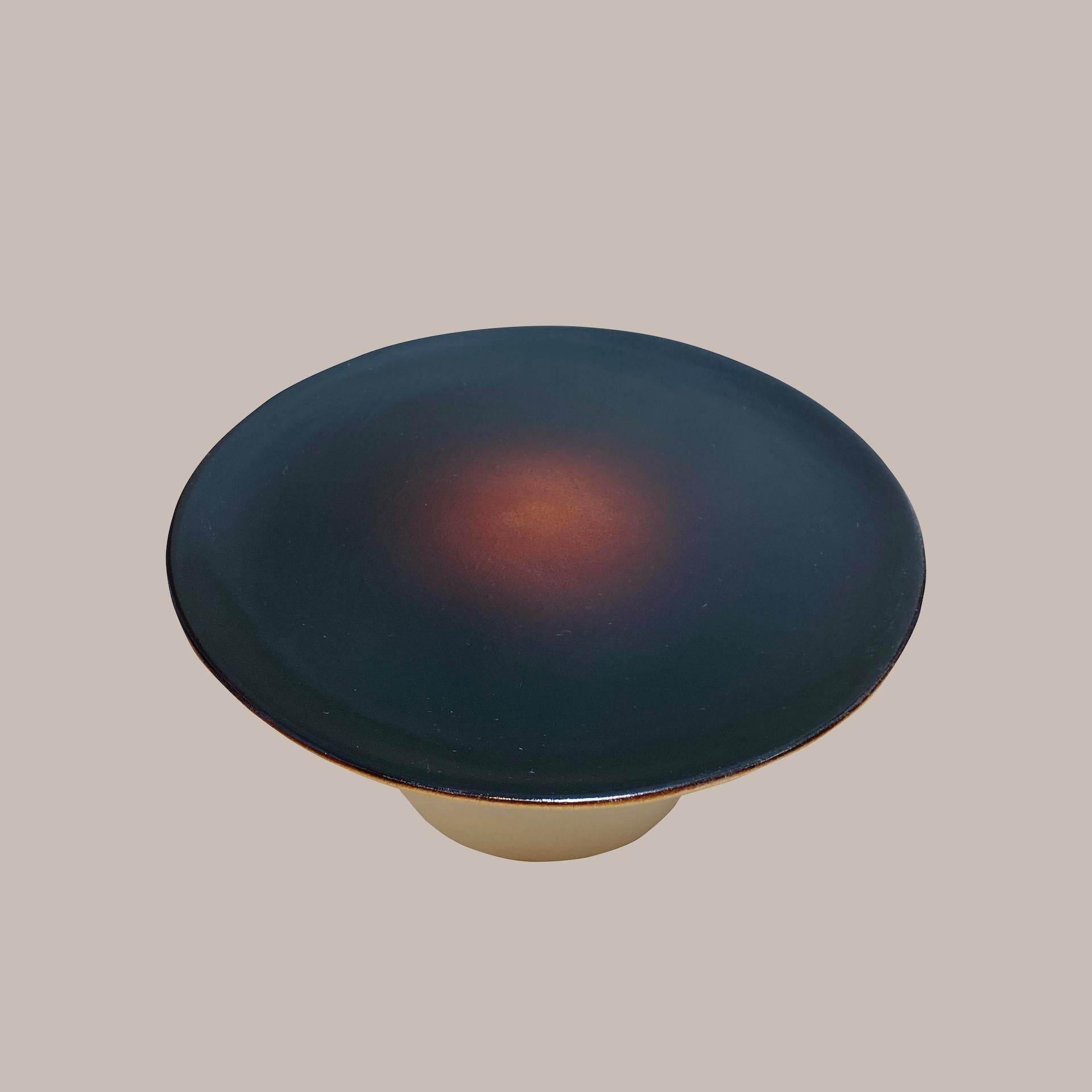 Ott another paradigmatic handmade ceramic high-plate by Studio Yoon Seok-hyeon
2019
Dimensions: W 18 x H 10 cm
Materials: Ott(Natural resin from Ott tree), porcelain
650g

It is available to customize various colors in Ott's natural color