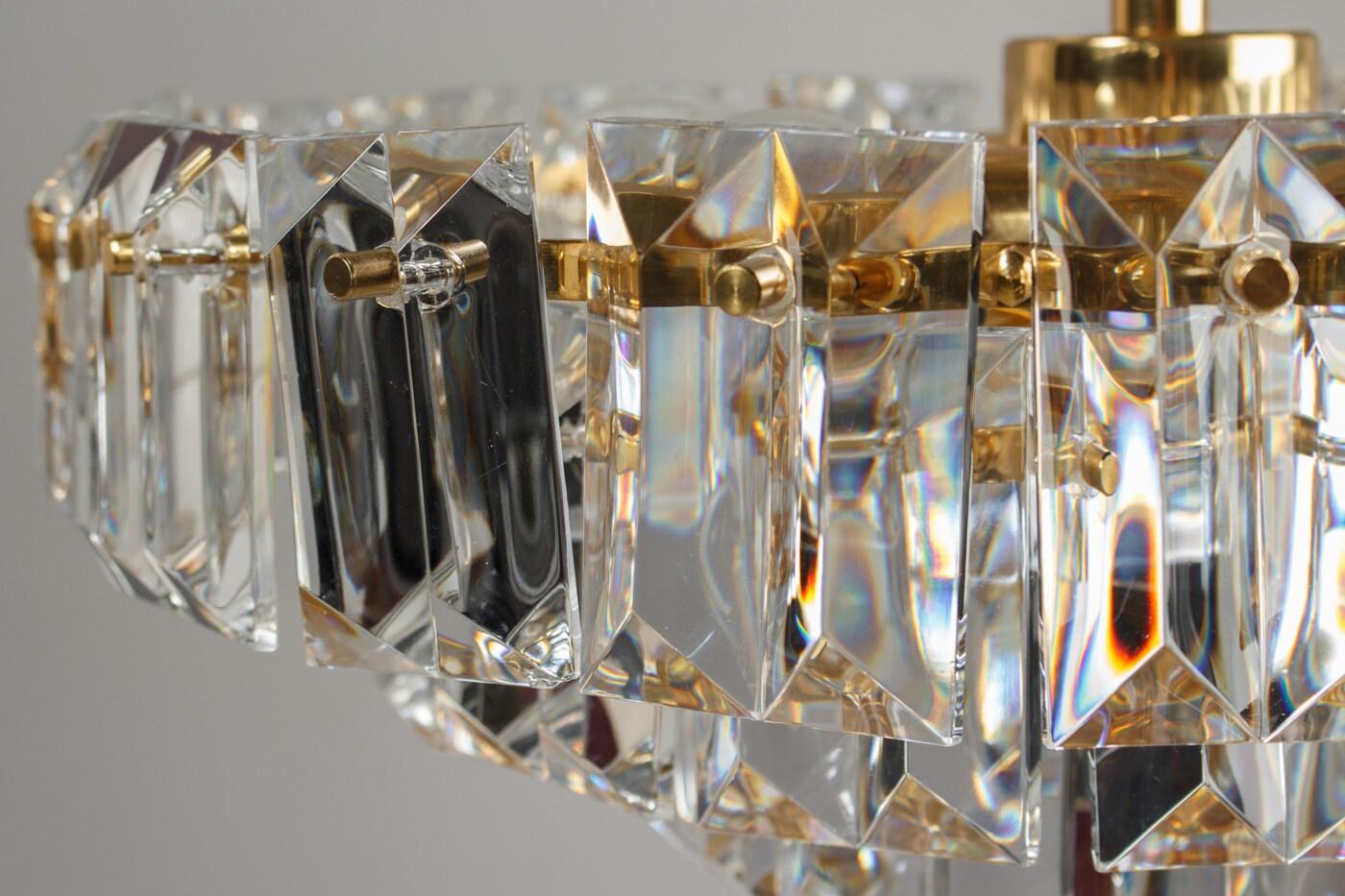 OTT  crystal chandelier, Germany 1970, Mid-Century Modern gold-plated frame with numerous thick chunky square cut crystals.


  