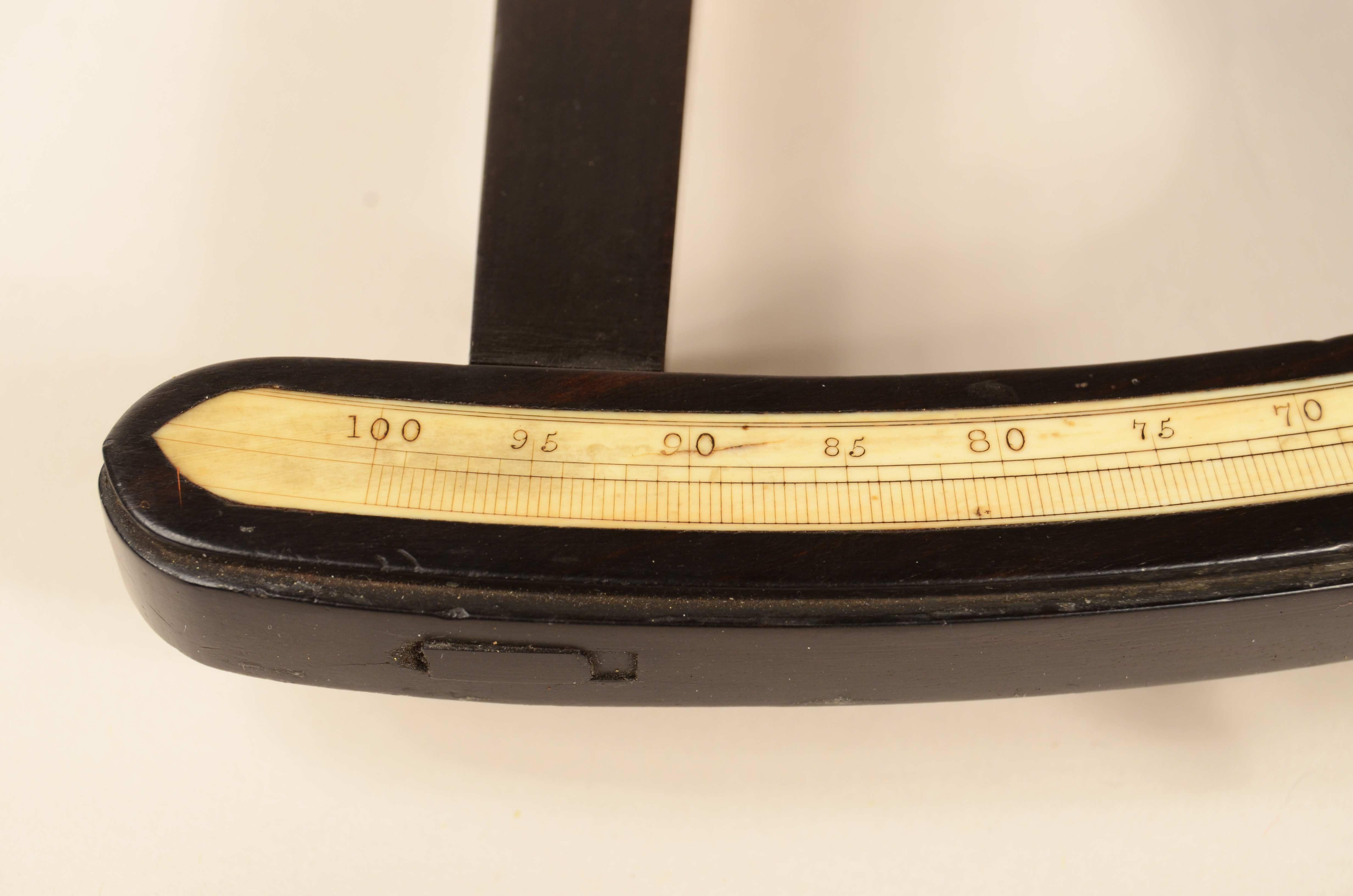Ebenholz, Oktant aus Messing, signiert Hughes London, um 1830 im Angebot 6