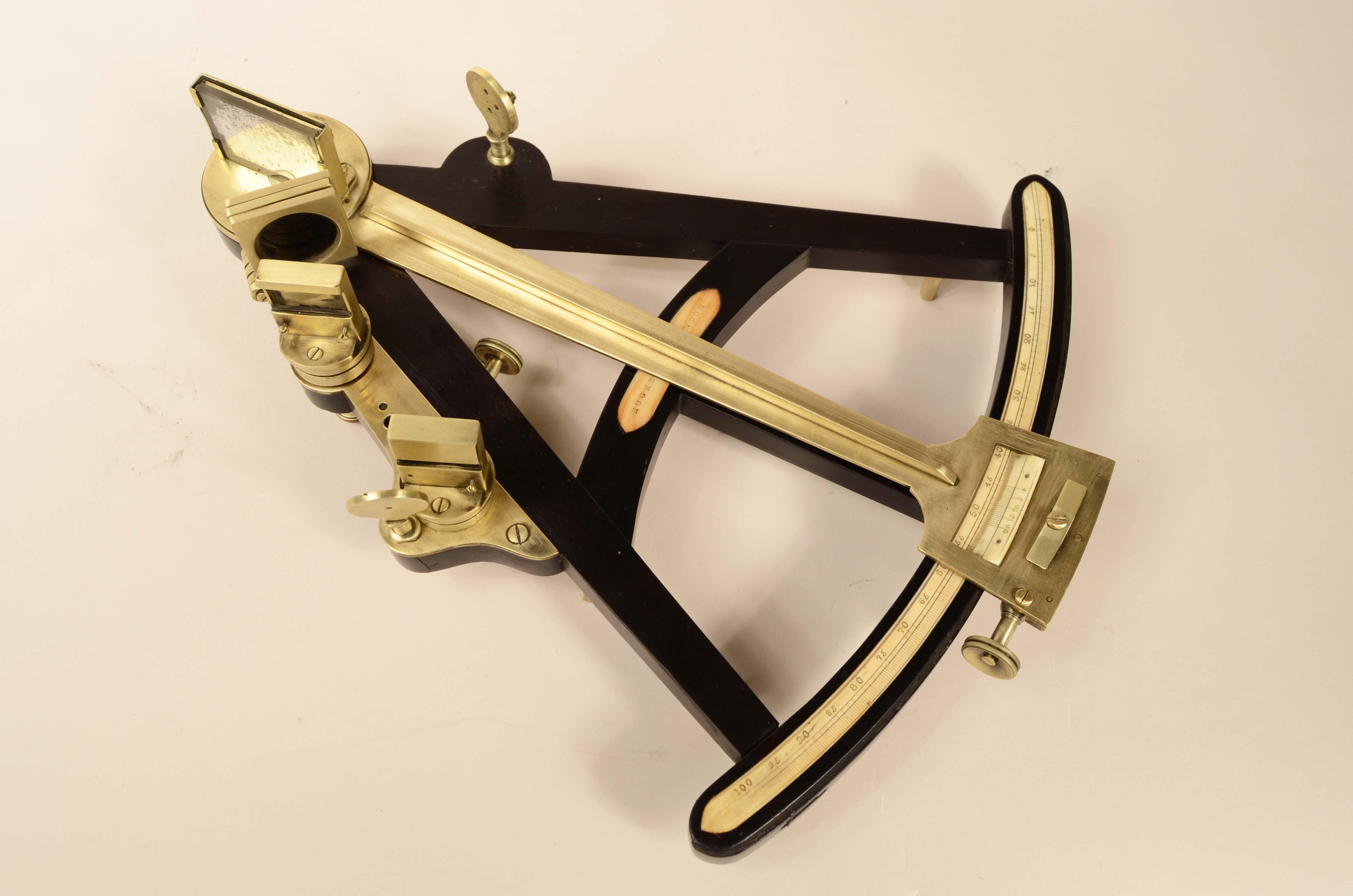 Ebenholz, Oktant aus Messing, signiert Hughes London, um 1830 im Angebot 11