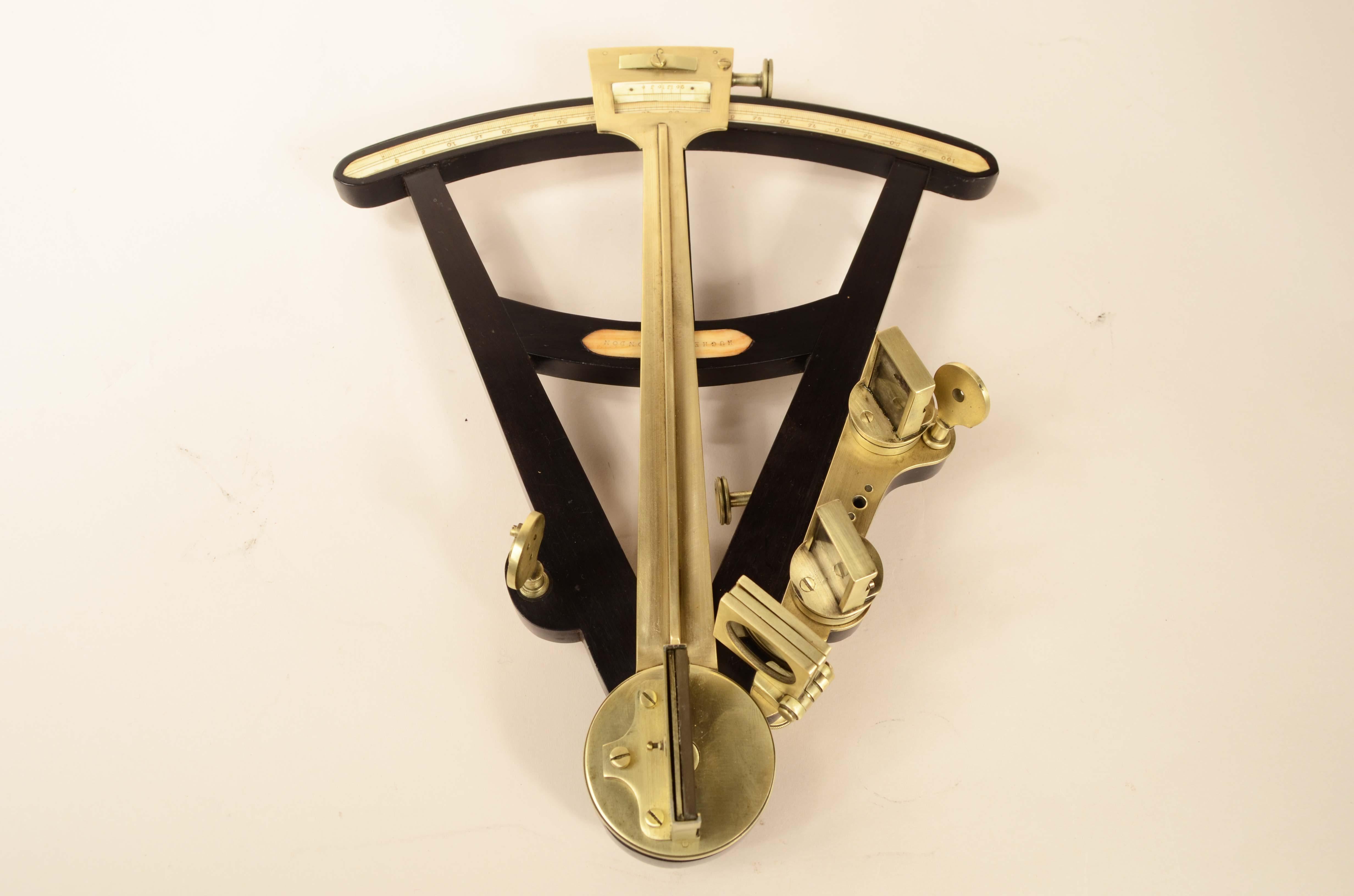 Ebenholz, Oktant aus Messing, signiert Hughes London, um 1830 im Angebot 12