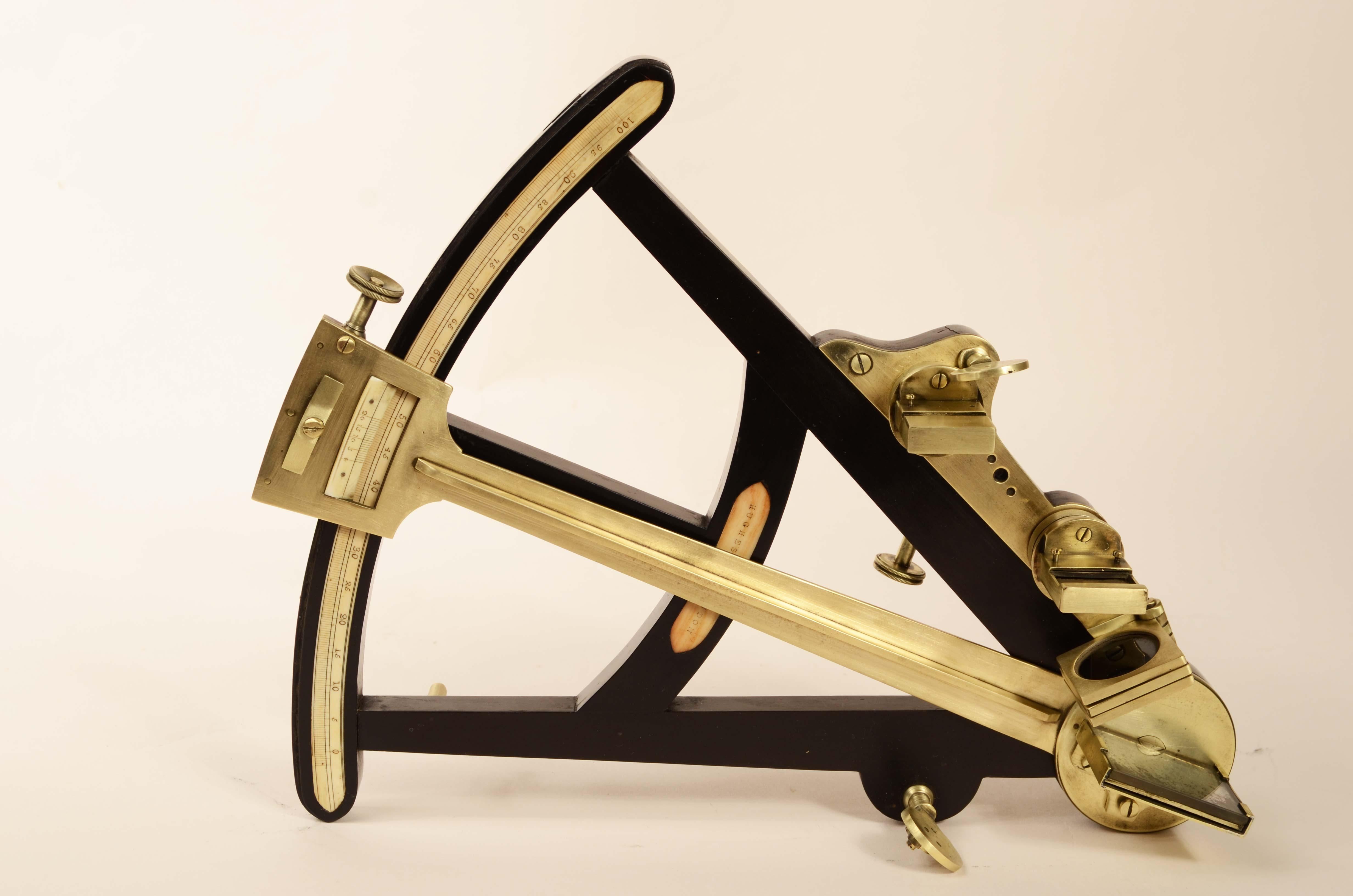 Ebenholz, Oktant aus Messing, signiert Hughes London, um 1830 im Zustand „Gut“ im Angebot in Milan, IT
