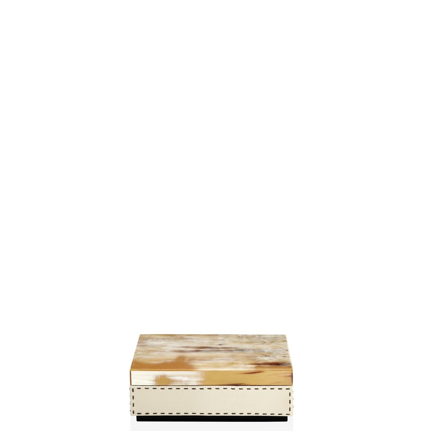 Ottavia Box in Pebbled Leather with Lid in Corno Italiano, Mod. 4466 In New Condition For Sale In Recanati, Macerata