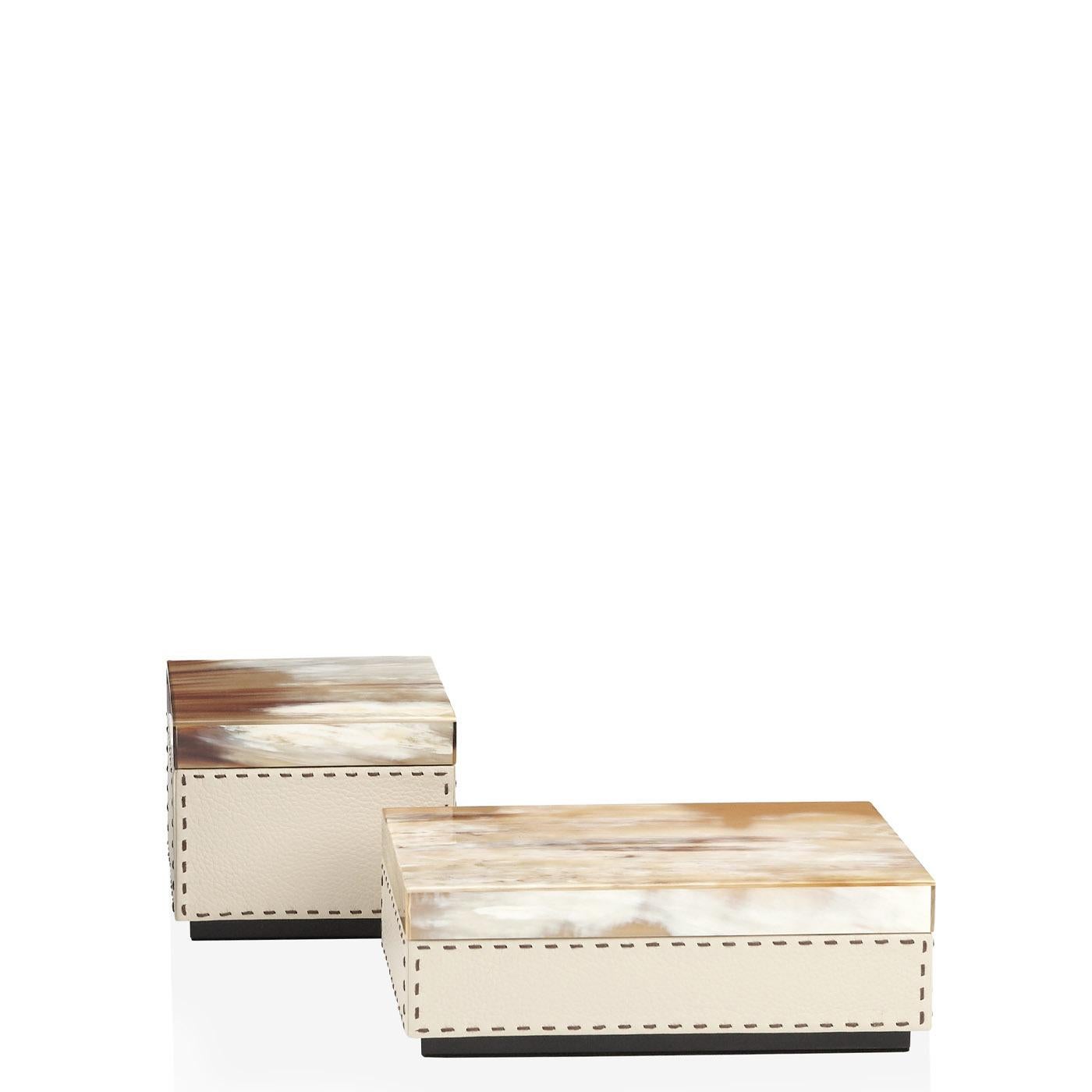 Contemporary Ottavia Box in Pebbled Leather with Lid in Corno Italiano, Mod. 4466 For Sale