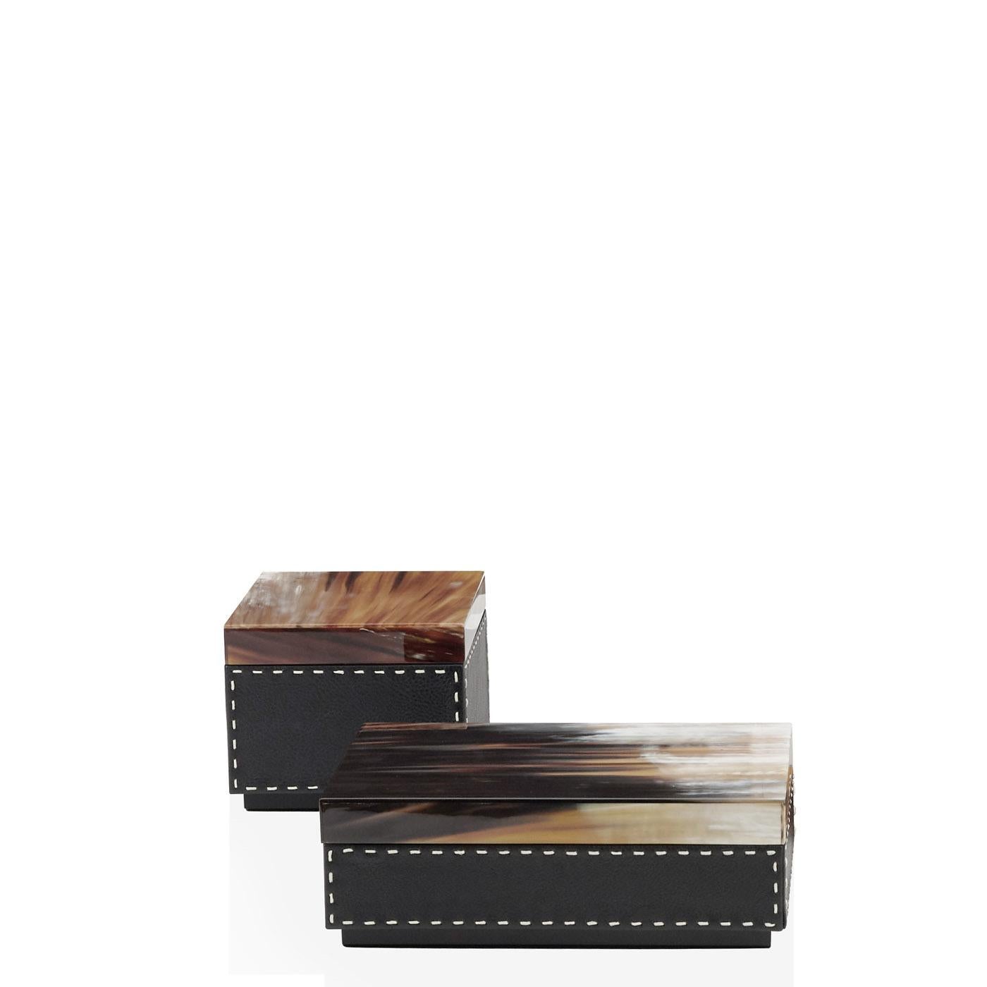 Ottavia Box in Pebbled Leather with Lid in Corno Italiano, Mod. 4466 For Sale 1
