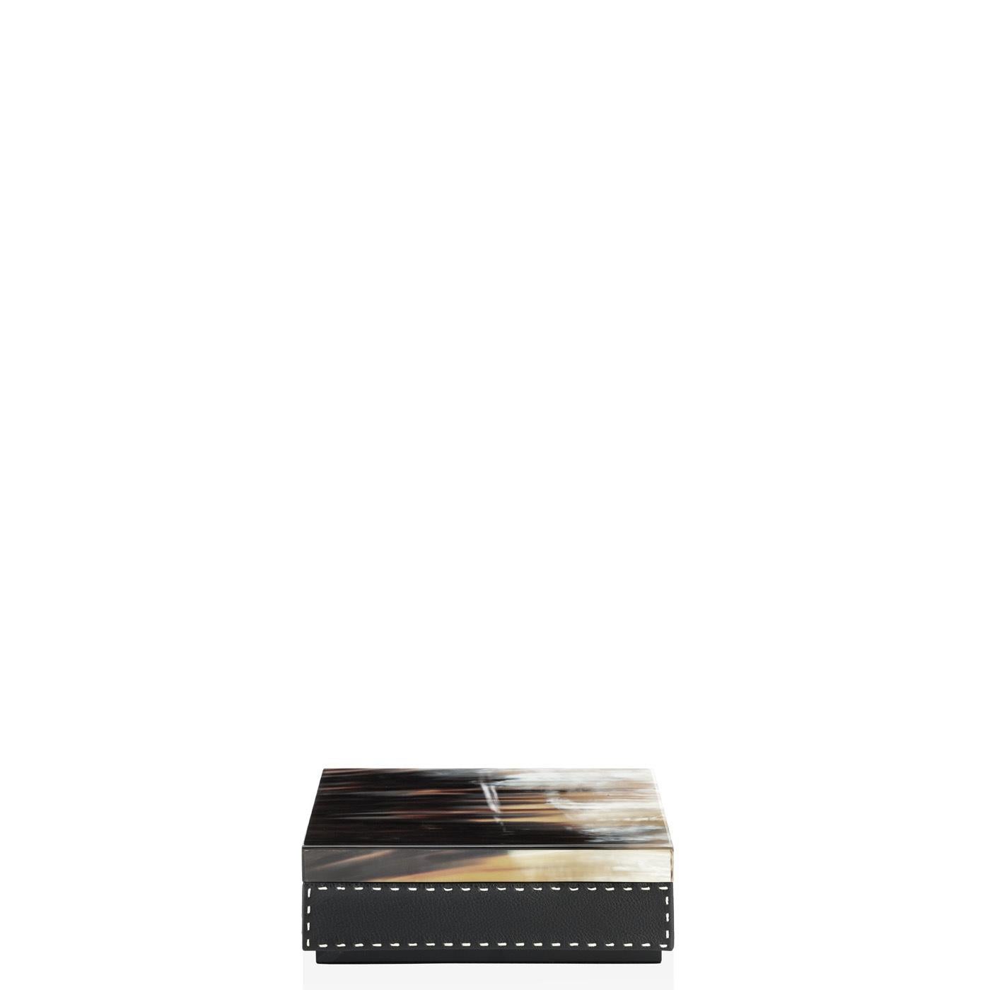 Ottavia-Schachtel aus gebleichtem Leder mit Deckel aus Corno Italiano, Mod. 4467 (Handgefertigt) im Angebot