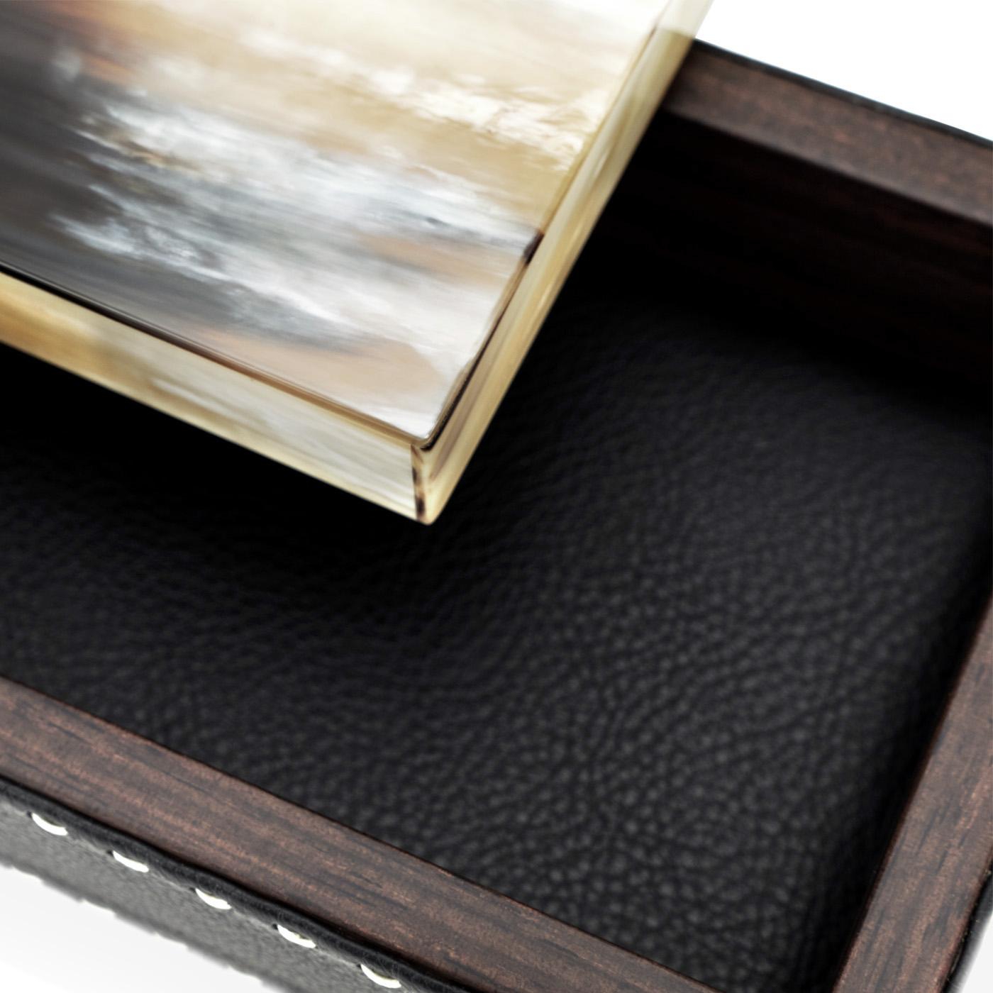 Contemporary Ottavia Box in Pebbled Leather with Lid in Corno Italiano, Mod. 4467 For Sale