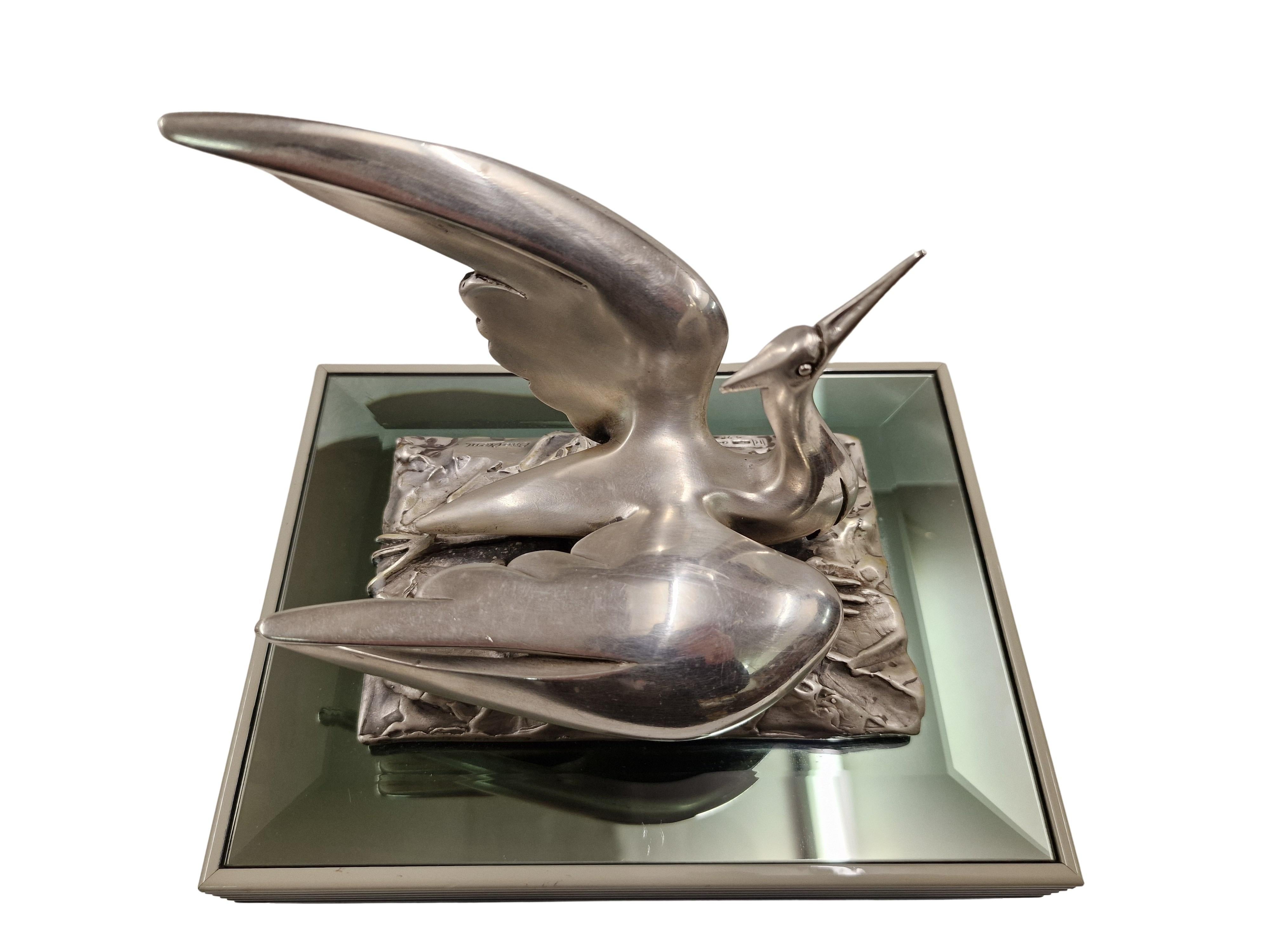 Caja con tapa de plata de ley italiana de mediados de siglo Ottaviani con grulla de pájaro, años 70 Italiano