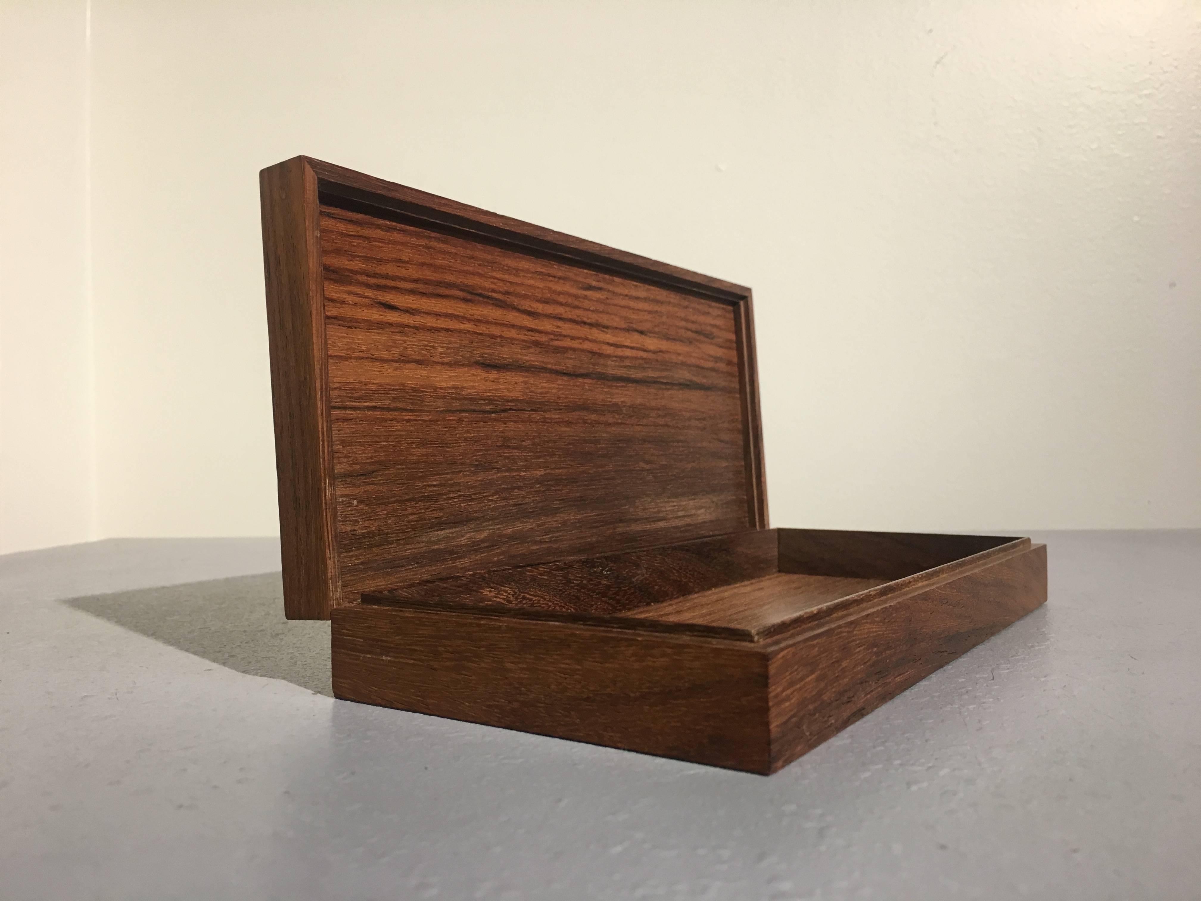 Mid-Century Modern Boîte en bois de rose en argent et émail avec motif d'oiseau:: Ottaviani:: années 1950