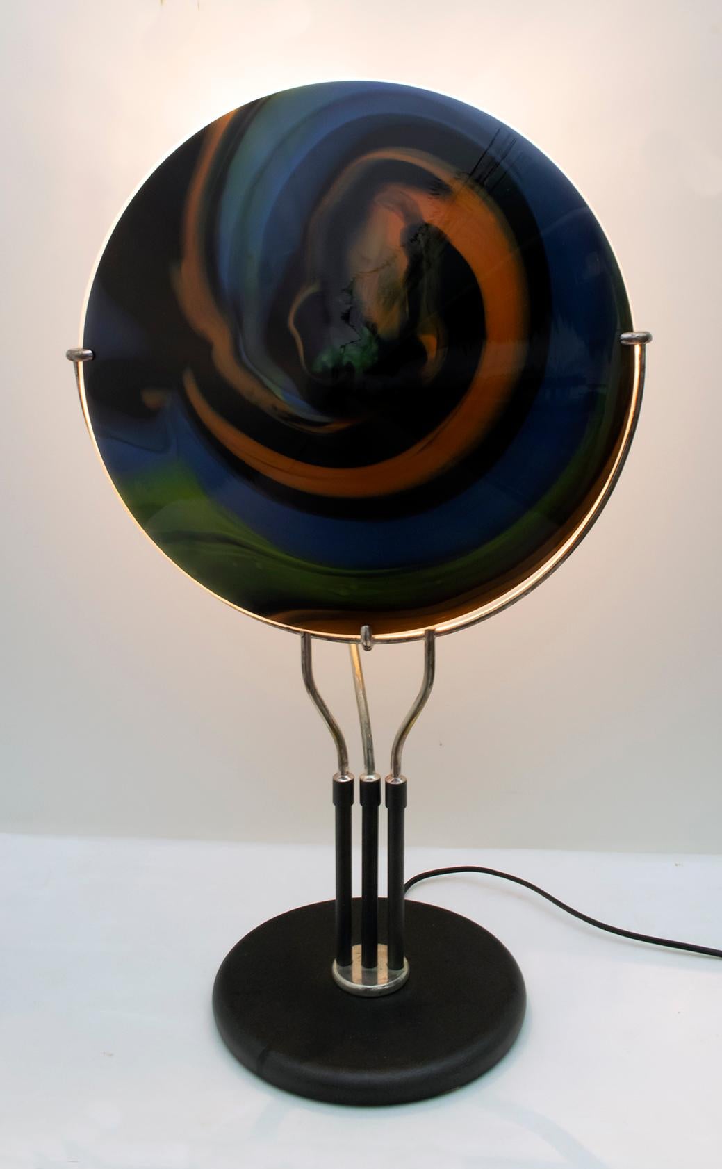 Murano glass lamp designed by Ottavio Missoni and produced by Arte Vetro Murano in the 1980s. The structure is in silver and black metal.

