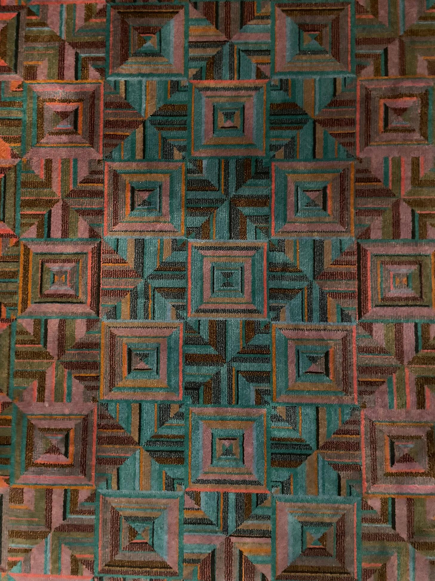 Vintage Missoni rug made of pure virgin wool with geometric patterns forming squares in bright and warm colors. It is an object of high quality and refinement, ideal for giving elegance to your environments. Excellent condition. 
