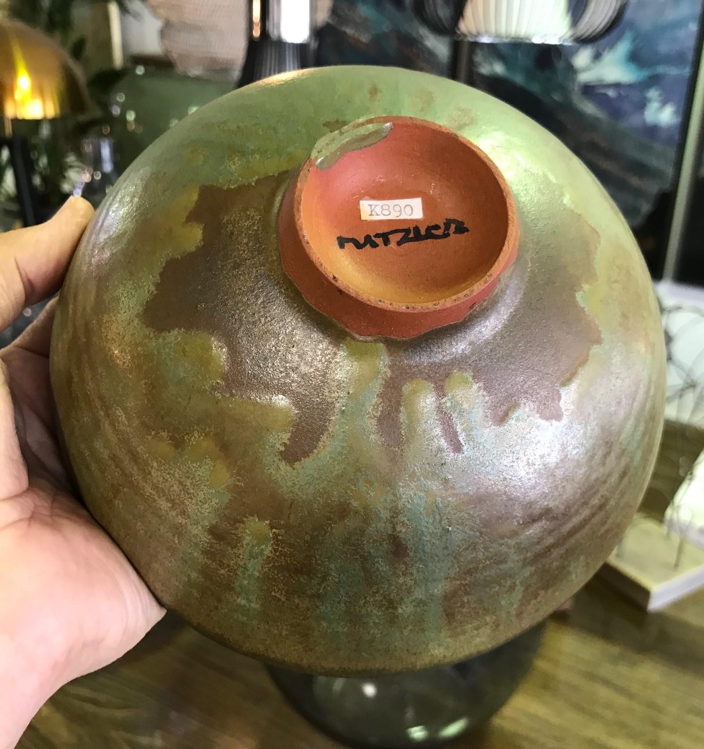 Otto and Gertrud Natzler Signed Green Lava Glaze Bowl with Original Paper Label In Good Condition For Sale In Studio City, CA