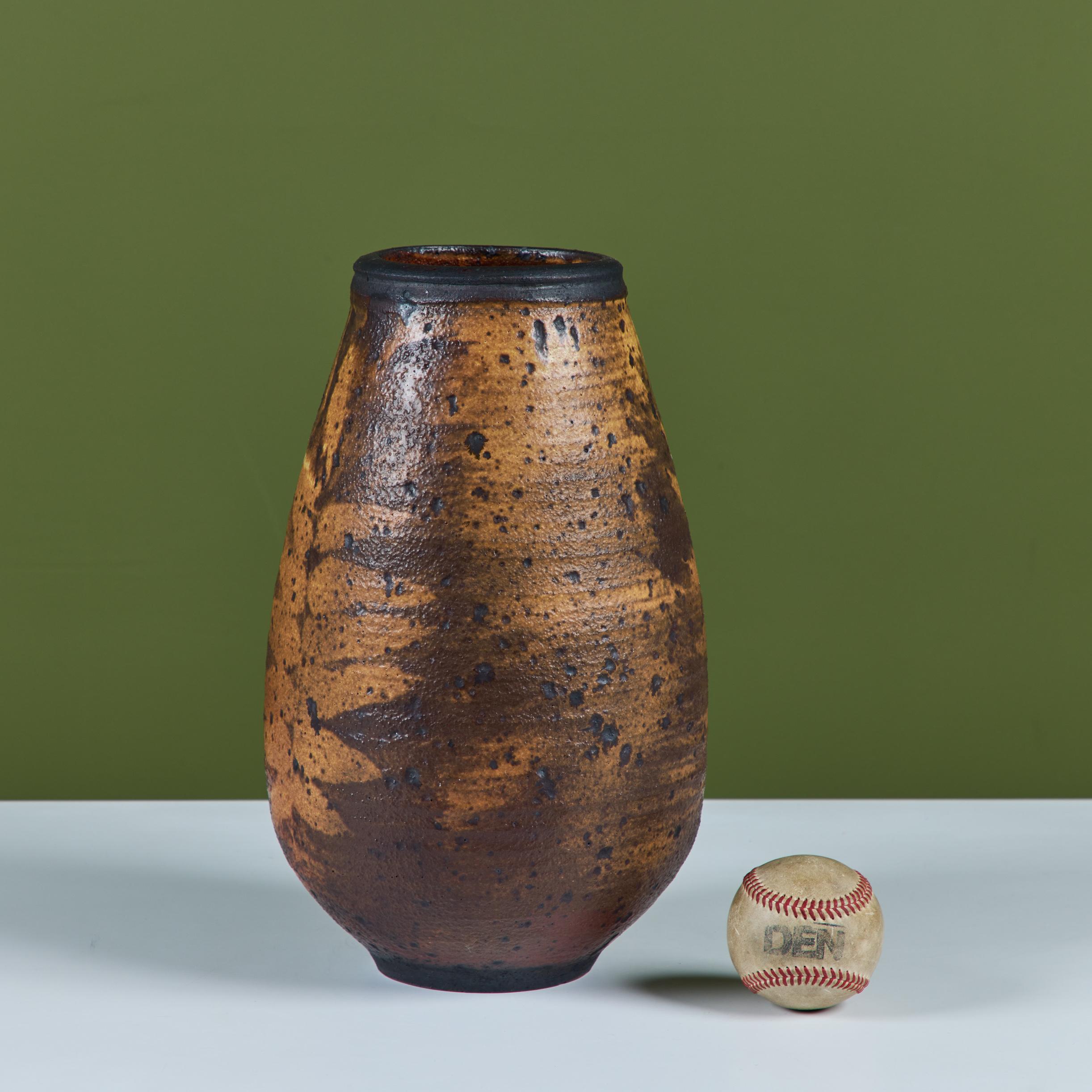 Organico moderno Vaso di Studio Pottery di Otto and Vivika Heino in vendita