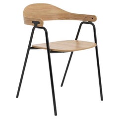 Chaise Hayche Otto, contreplaqué Oak et structure en acier noir revêtu de poudre, UK, En stock