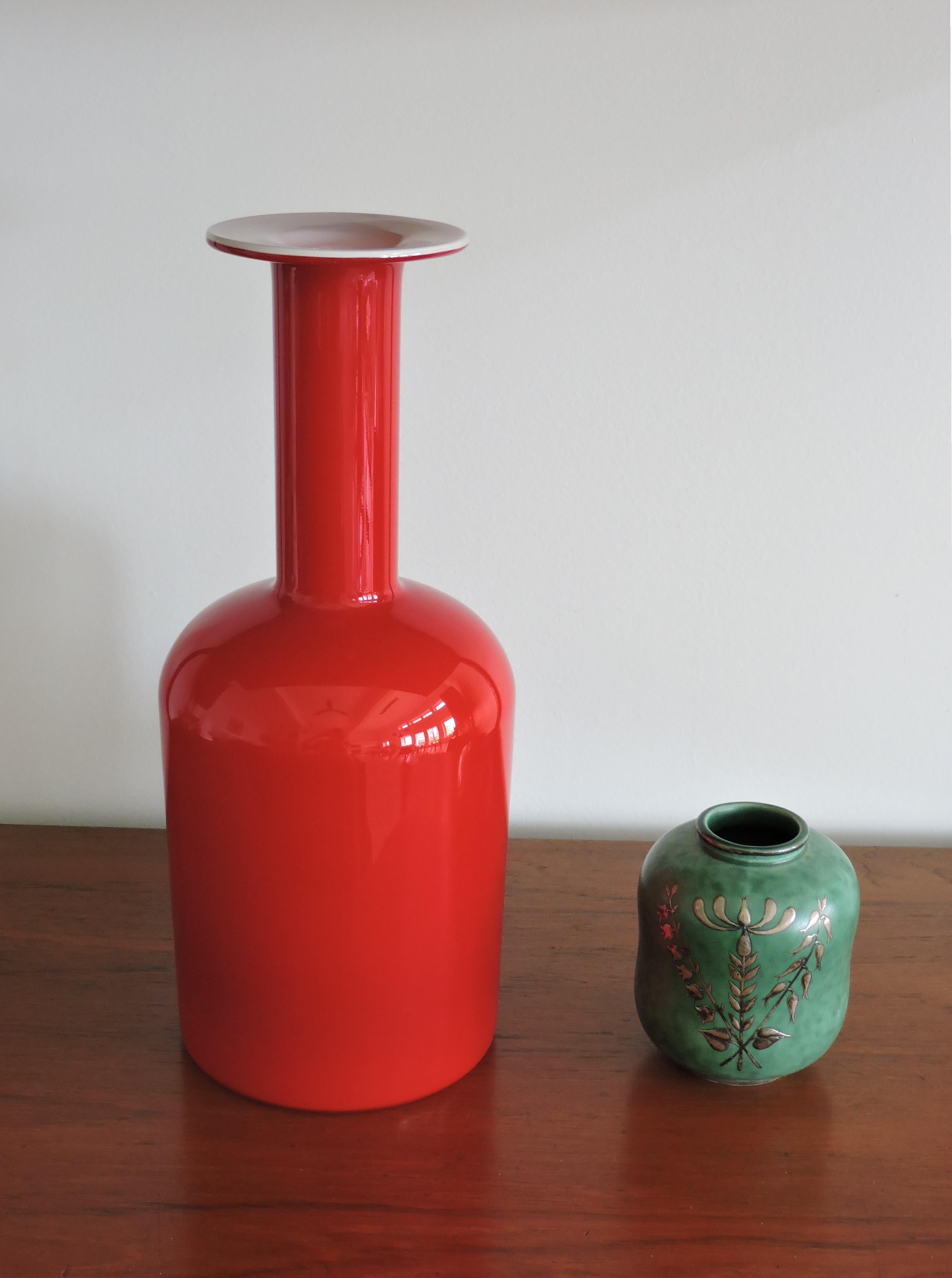 Late 20th Century Otto Brauer Danish Modern Red & White Cased Glass Gulvvase for Holmegaard For Sale