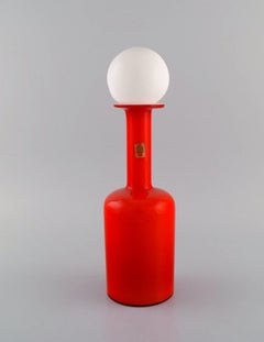 Otto Brauer for Holmegaard. Bottle in red mouth-blown art glass with white ball.