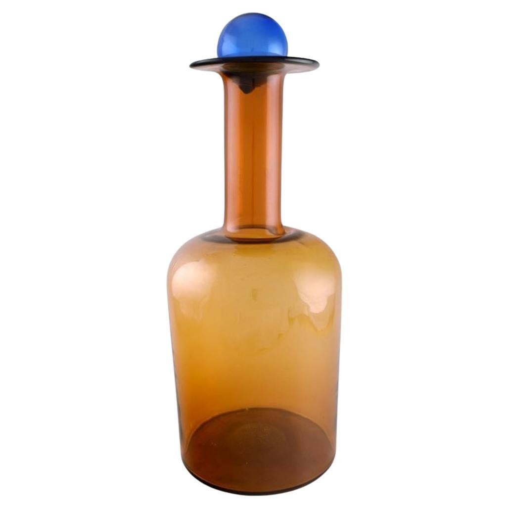 Otto Brauer für Holmegaard, Kolossale Vase/Flasche, Braunes Kunstglas mit blauer Kugel im Angebot
