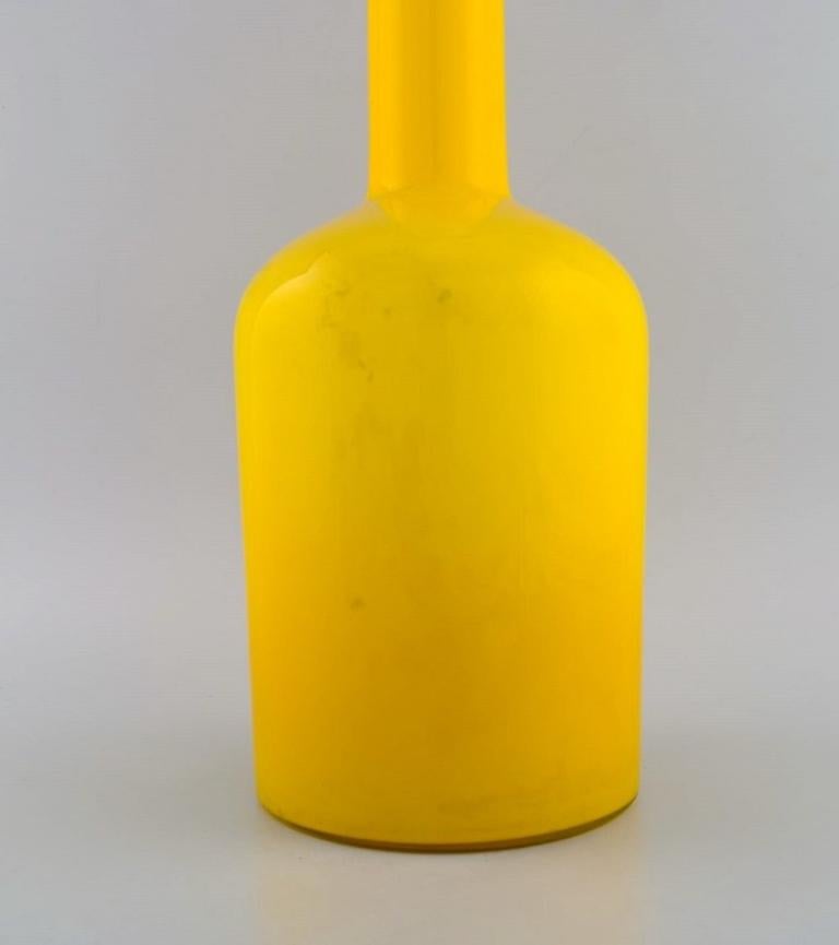 Otto Brauer for Holmegaard. Large bottle in yellow art glass with yellow ball In Excellent Condition For Sale In Copenhagen, DK