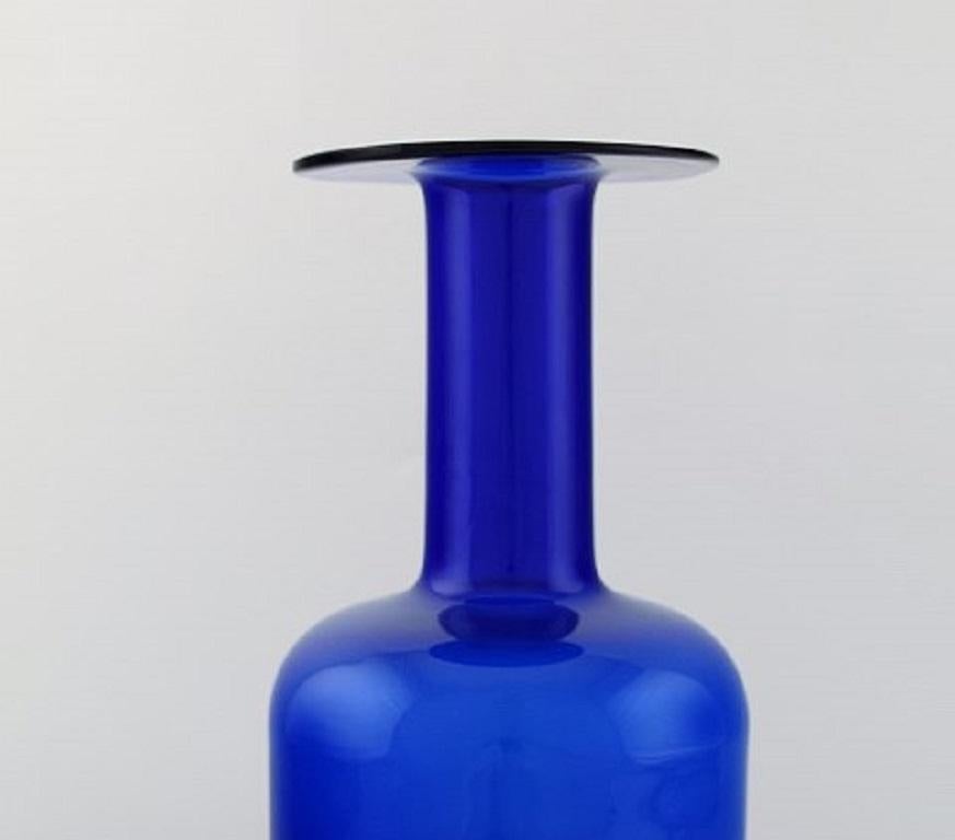 Otto Brauer for Holmegaard. Large vase / bottle in blue art glass, 1960s.
Measures: 29 x 12 cm.
In perfect condition.