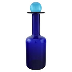 Otto Brauer for Holmegaard. Large vase / bottle in blue art glass with blue ball