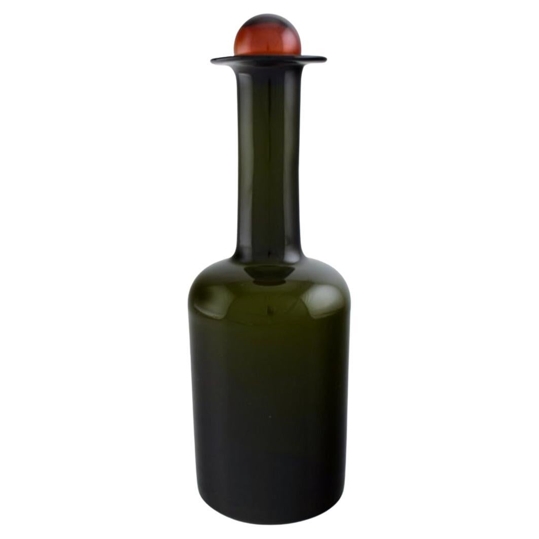 Otto Brauer für Holmegaard, Große Vase/Flasche aus grünem Kunstglas mit roter Kugel