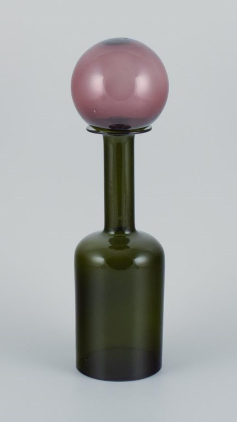 Otto Brauer für Holmegaard. Vase/Flasche aus grünem mundgeblasenem Kunstglas mit lila Kugel.
1960s.
In perfektem Zustand.
Maße: 34,5 x 9,5 cm. (inkl. Kugel).