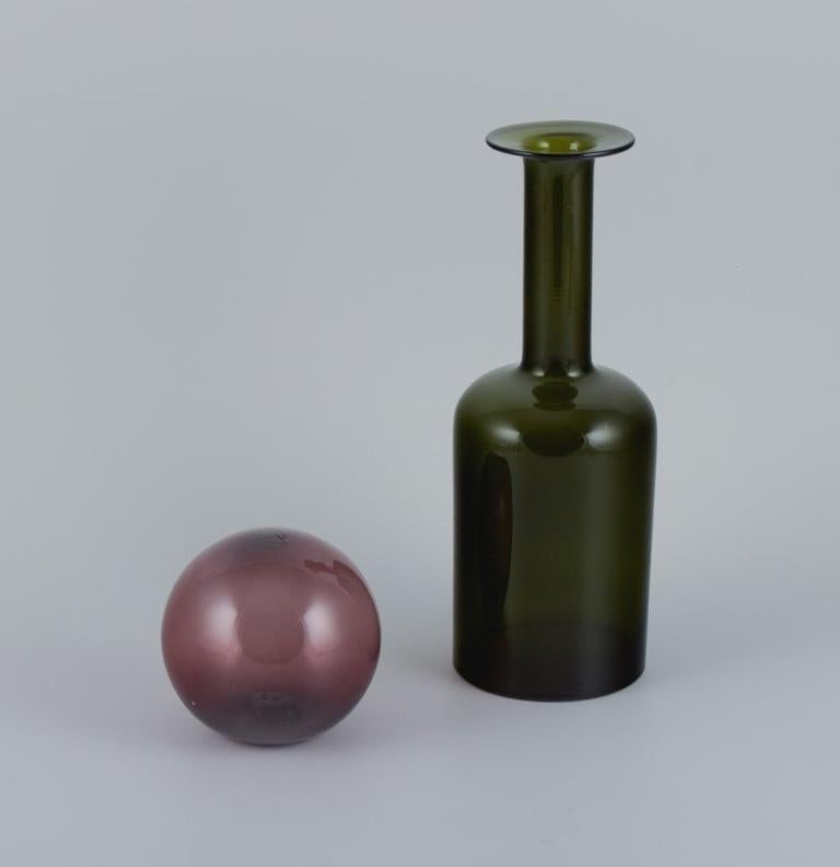 Scandinavian Modern Otto Brauer for Holmegaard. Vase/bottle in green art glass with purple ball. For Sale